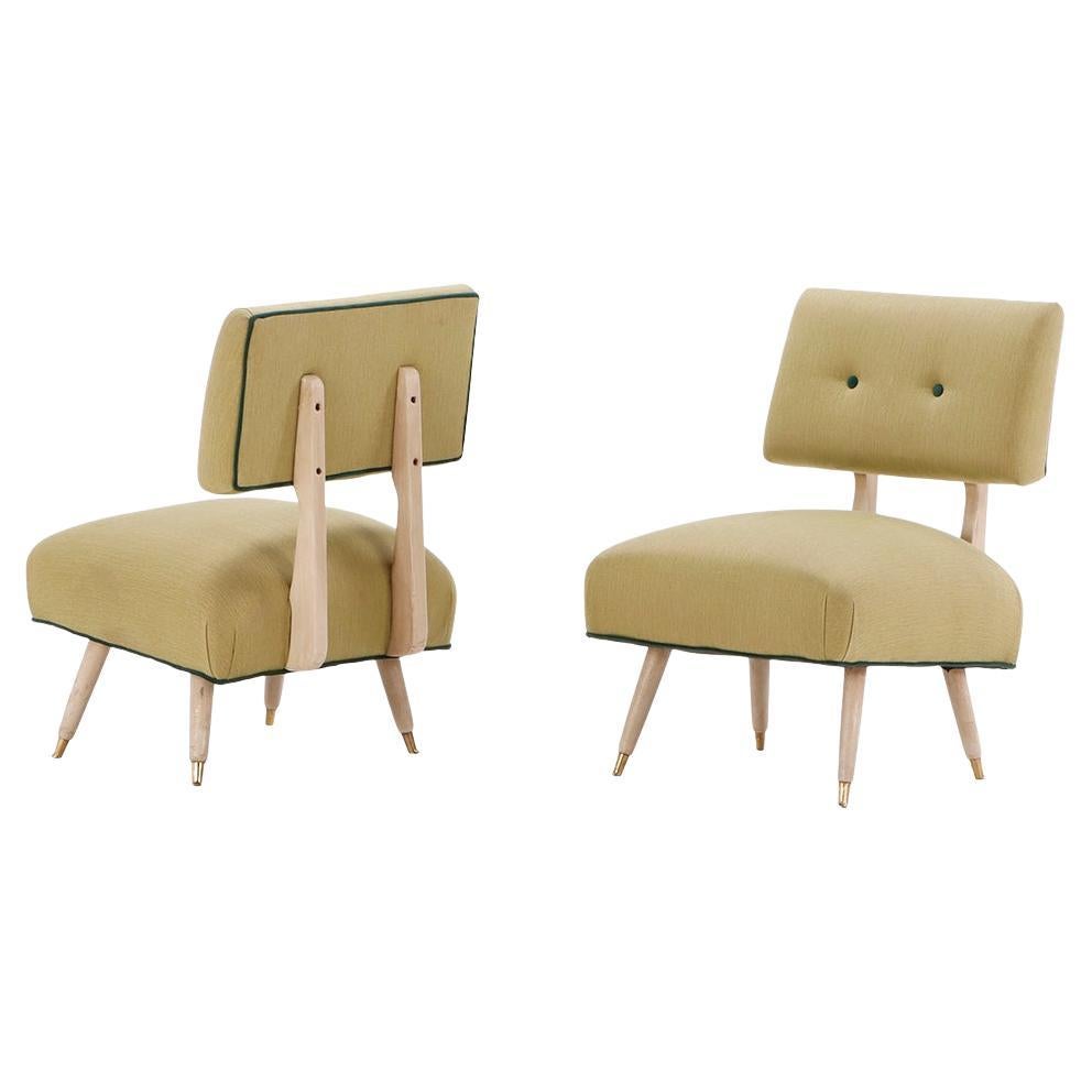 Paire de chaises basses de boudoir peintes et tapissées MCM, C.C. 1950.