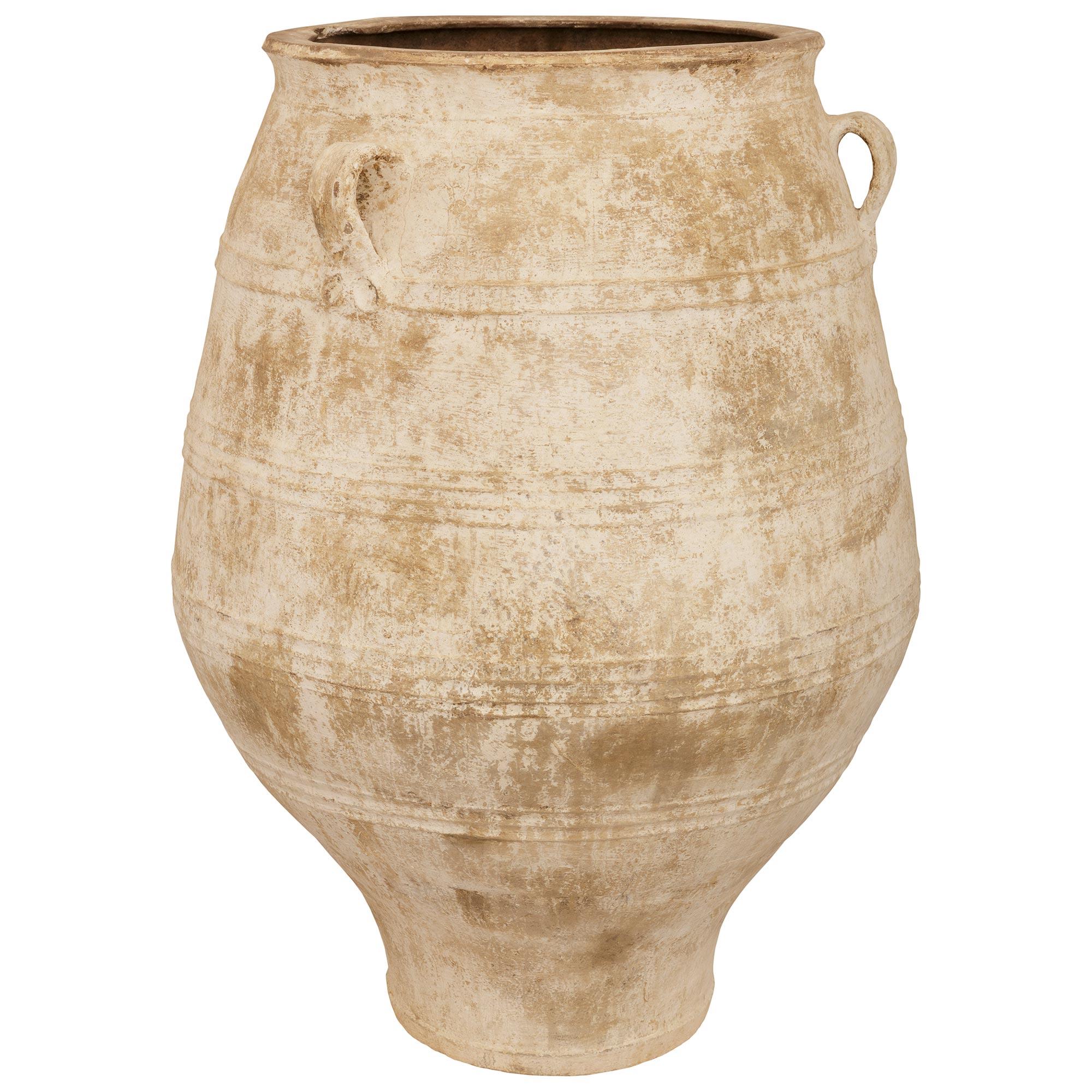 Greco Coppia di vasi da olive in terracotta patinata mediterranea del XIX secolo in vendita