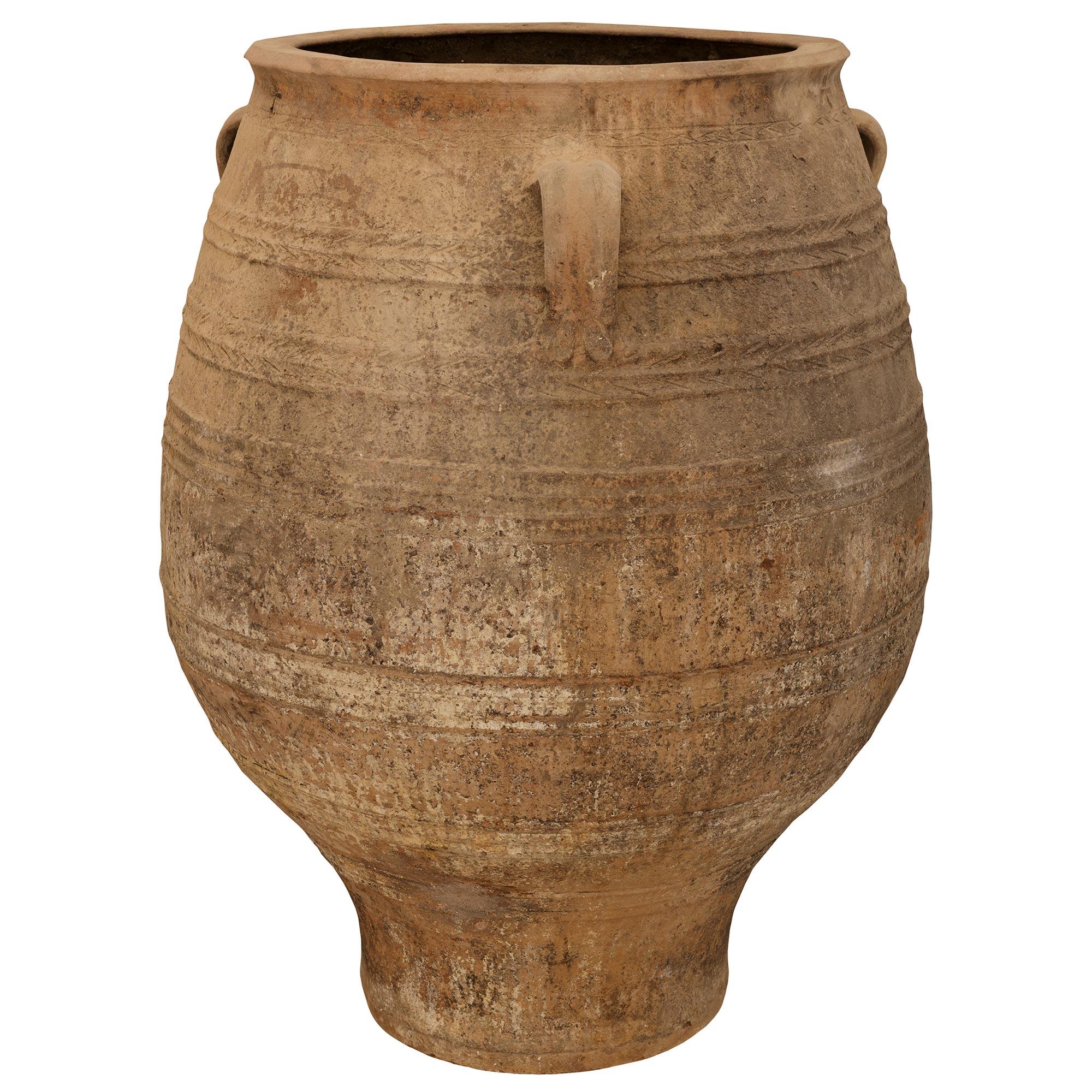 Greco Coppia di vasi da olive in terracotta patinata mediterranea del XIX secolo in vendita