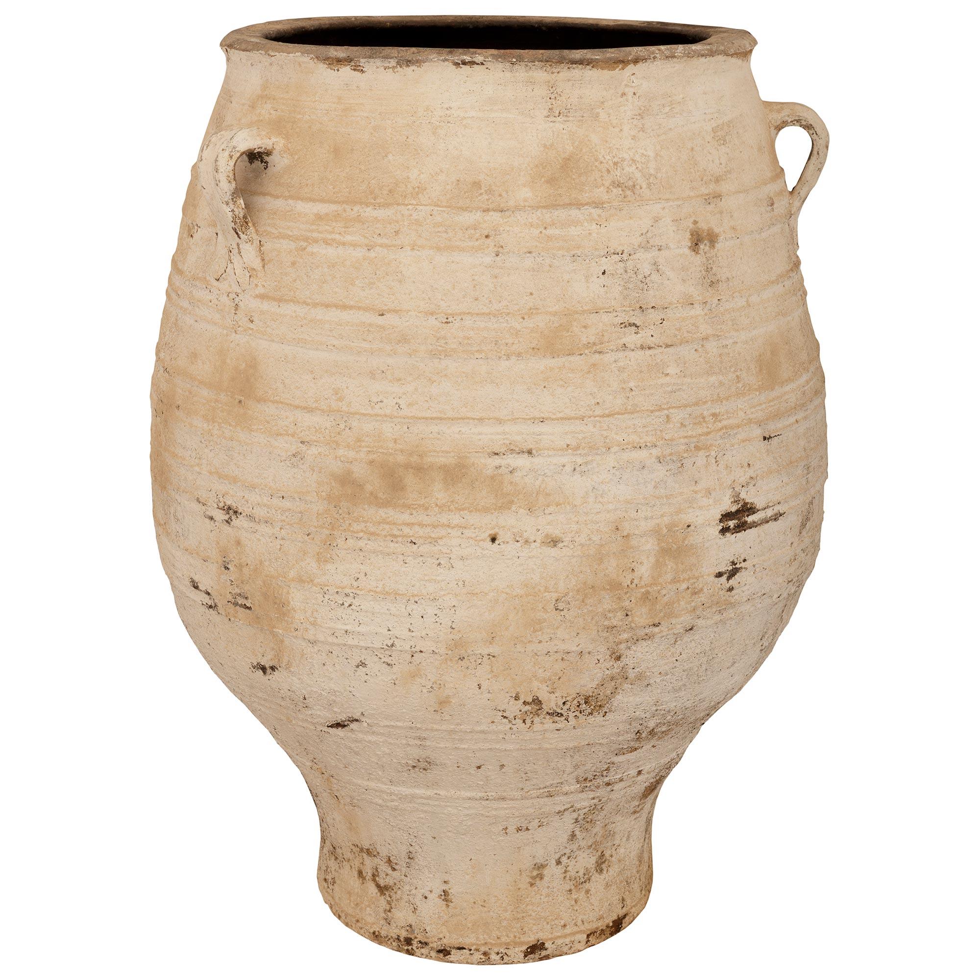 Greco Coppia di vasi da olive in terracotta patinata mediterranea del XIX secolo in vendita