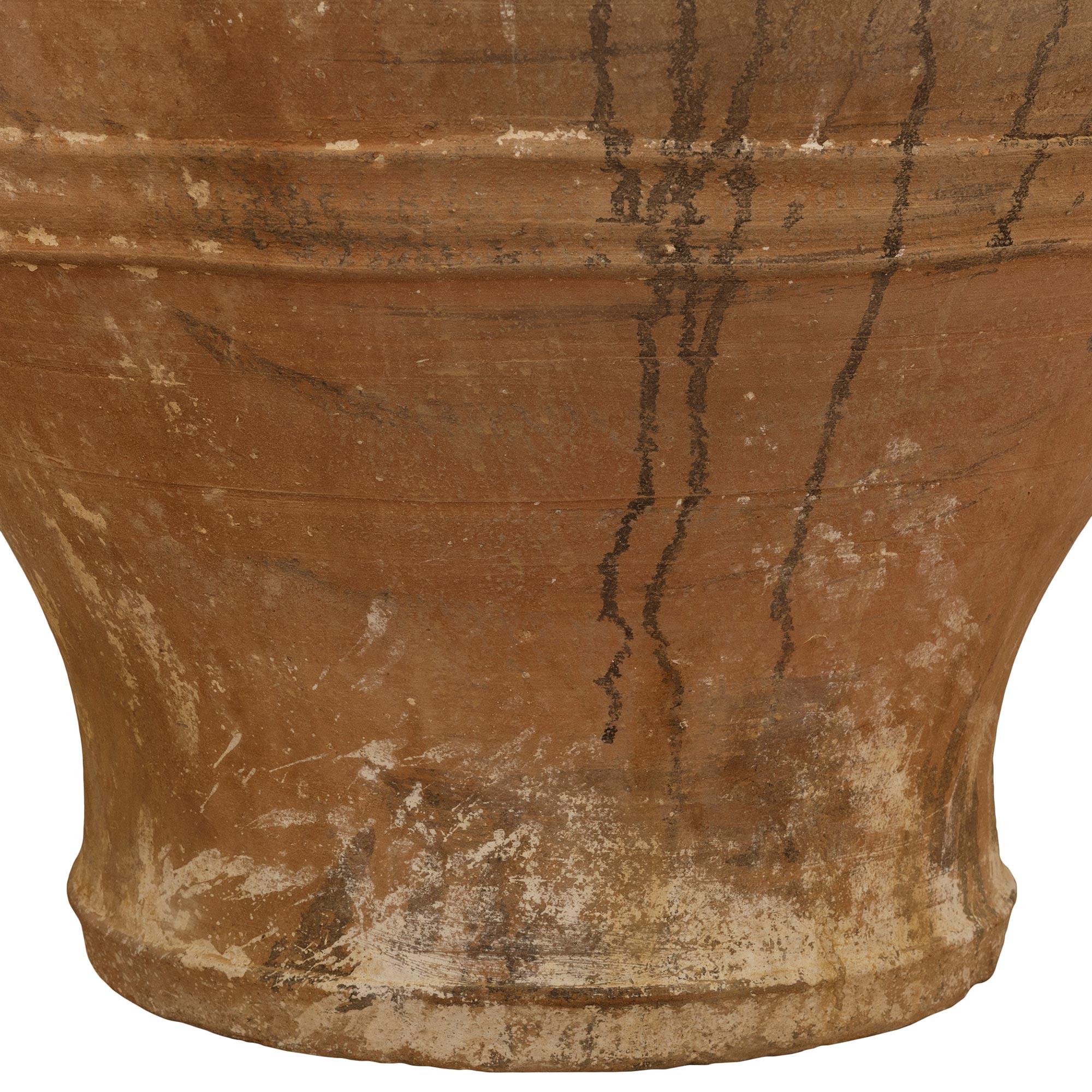 Coppia di vasi da olive in terracotta patinata mediterranea del XIX secolo in vendita 2