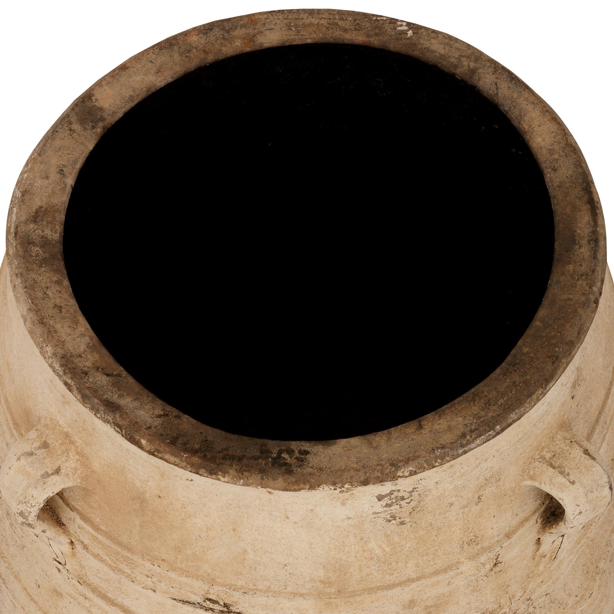 Coppia di vasi da olive in terracotta patinata mediterranea del XIX secolo in vendita 3