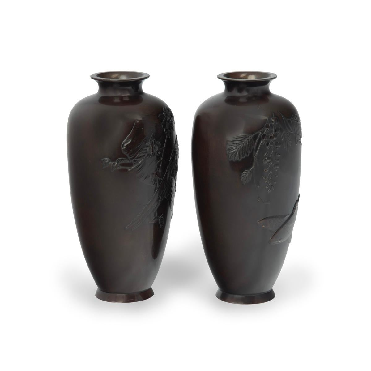 Paar Bronzevasen aus der Meiji-Periode im Angebot 4