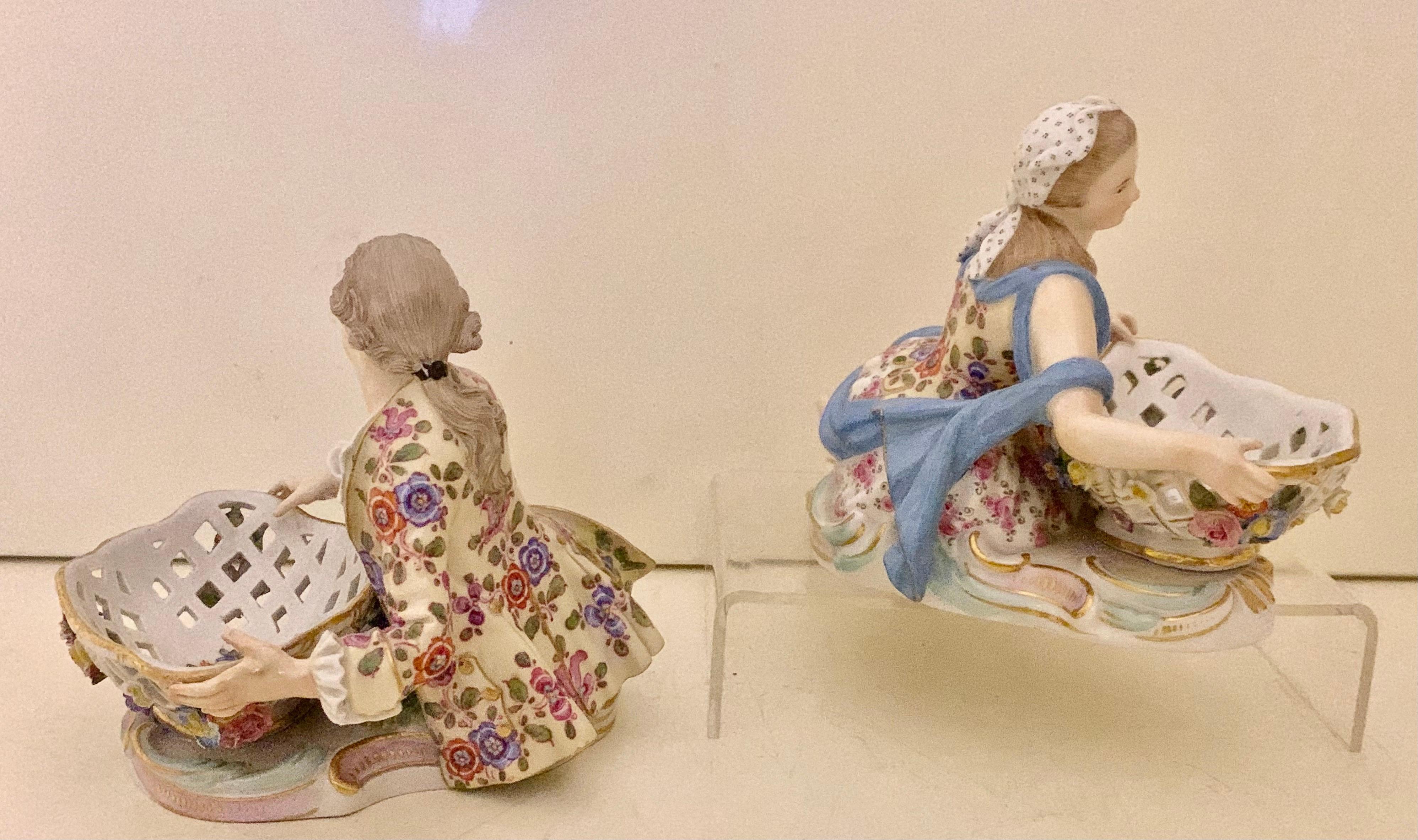 Pair of Meissen Porcelain Figural Sweet Meat Dishes Antique, Circa 19th Century In Good Condition In London, GB