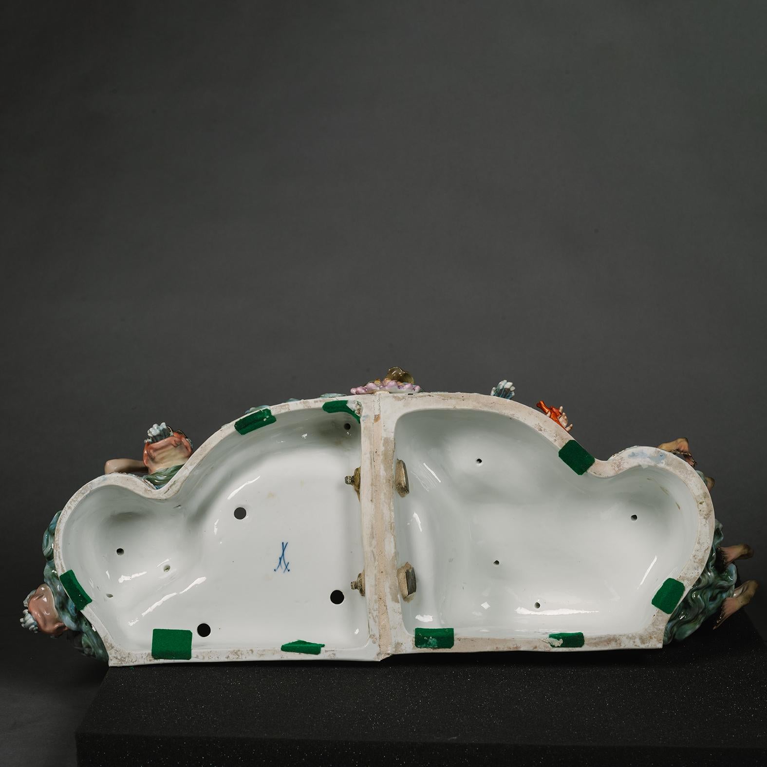 Una coppia di gruppi figurativi mitologici in Meissen Porcelain in vendita 9