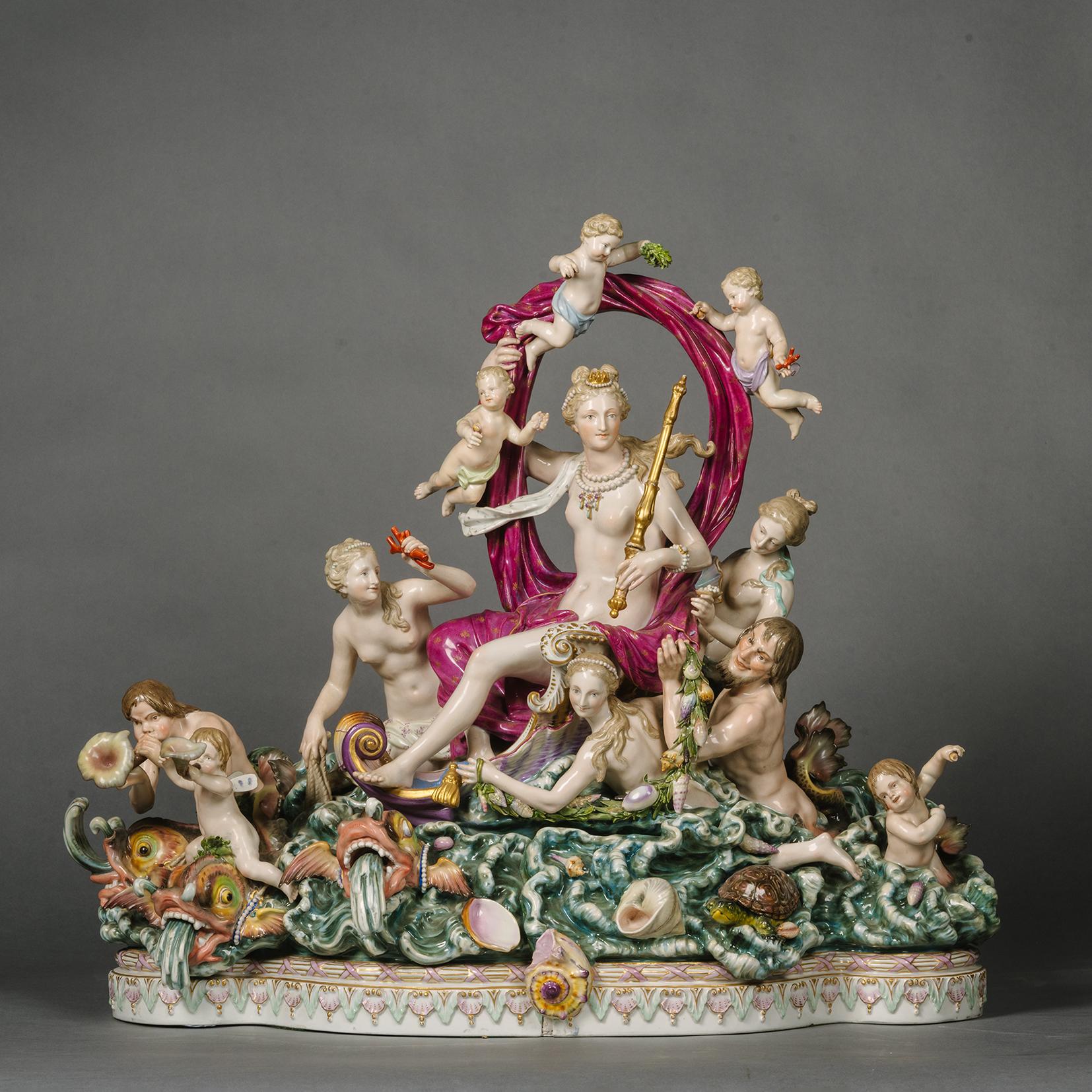 Tedesco Una coppia di gruppi figurativi mitologici in Meissen Porcelain in vendita
