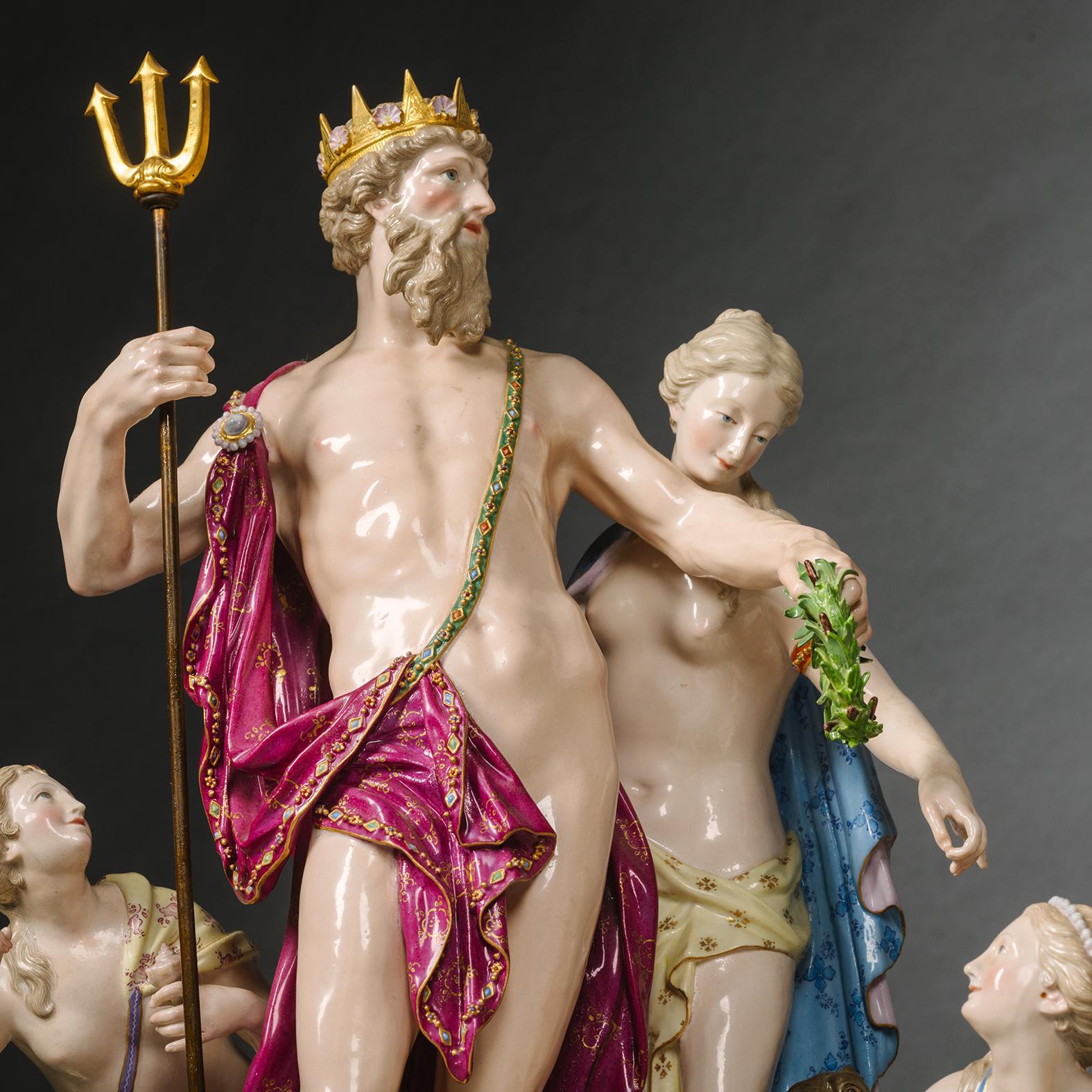 Una coppia di gruppi figurativi mitologici in Meissen Porcelain In condizioni buone in vendita a Brighton, West Sussex