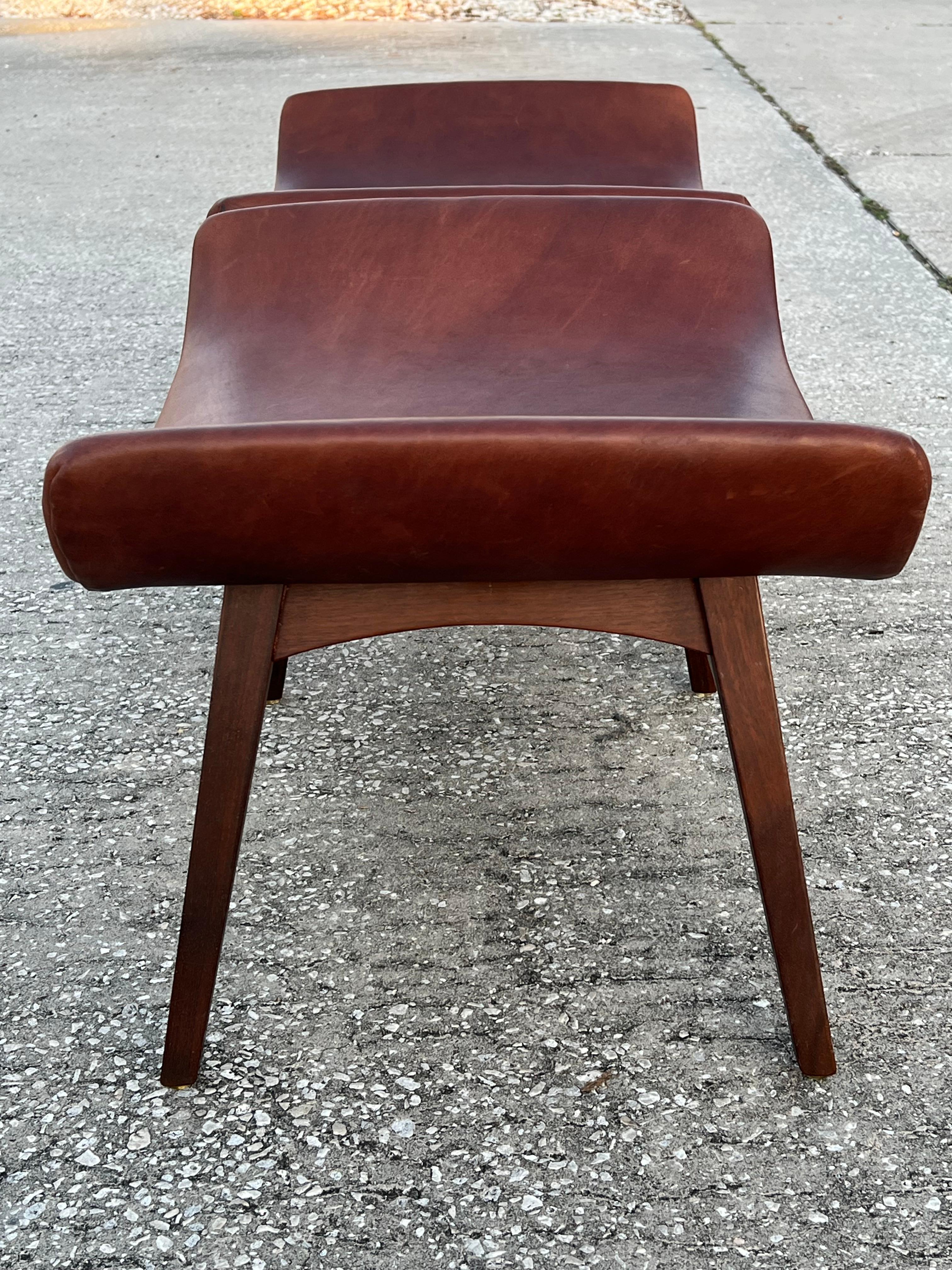 Ein Paar Mel Abitz Große Hocker für Galloway's Ca' 1960's in Brown Leder im Angebot 3