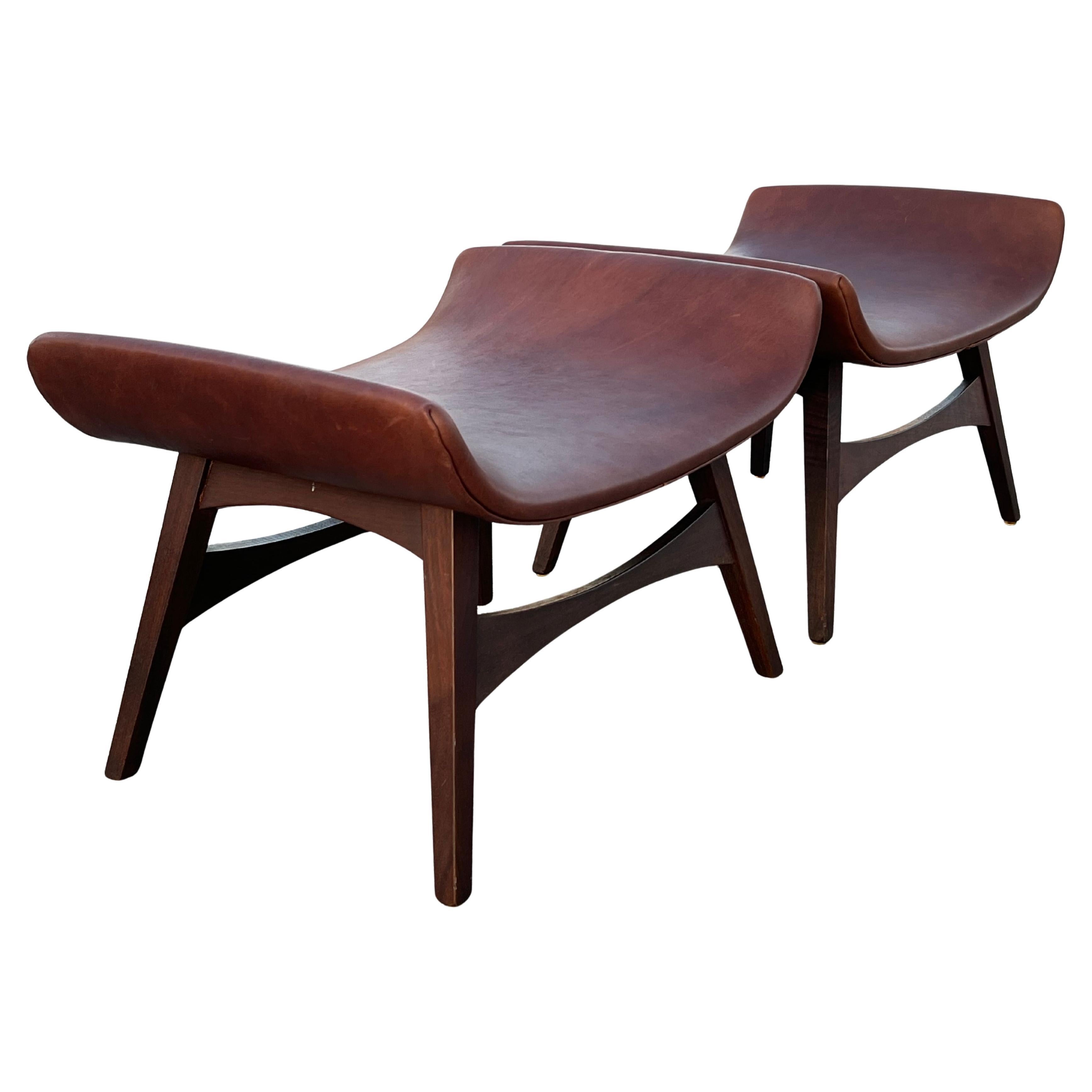 Ein Paar Mel Abitz Große Hocker für Galloway's Ca' 1960's in Brown Leder im Angebot