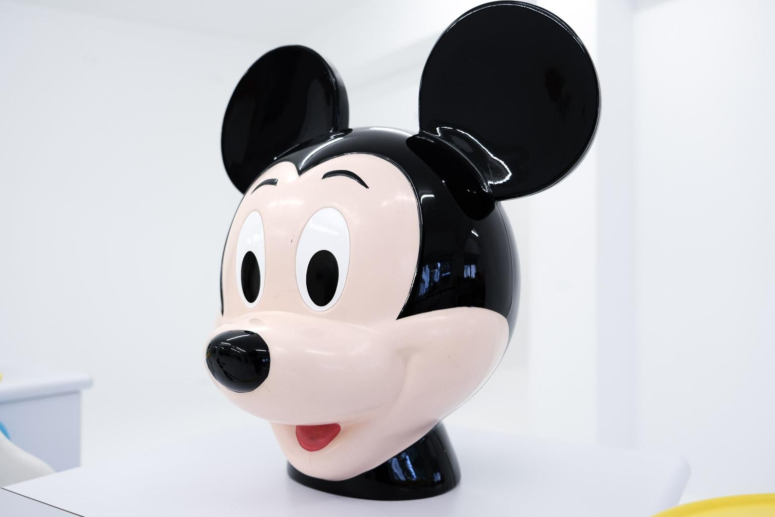 Une paire de tiroirs Mickey Mouser par Pierre Colleu pour Disney par Starform en vente 4