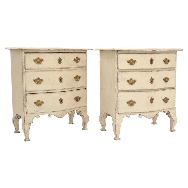 Pair of Mid-18th Century Swedish Baroque Commodes For Sale