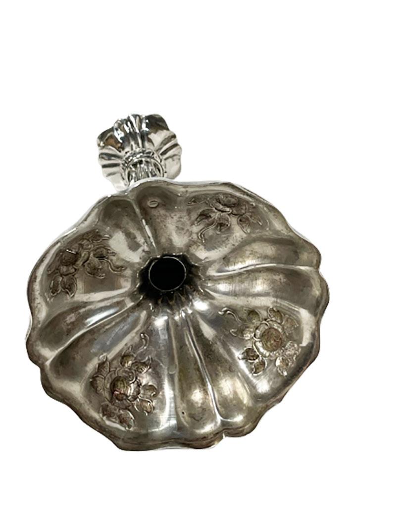 Autrichien Paire de chandeliers en argent autrichien du milieu du XIXe siècle en vente