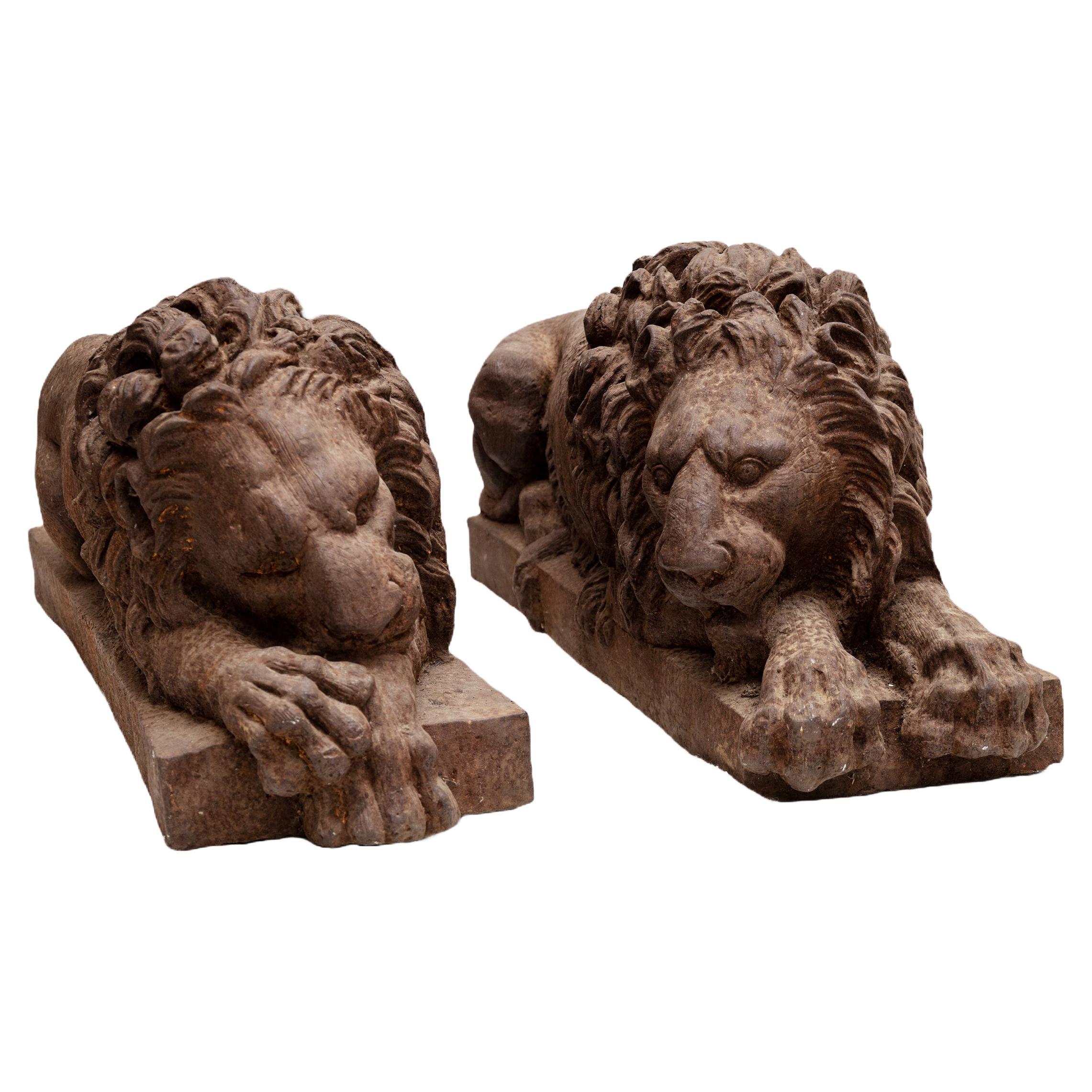 Paire de lions de Chatsworth du milieu du 19e siècle 
