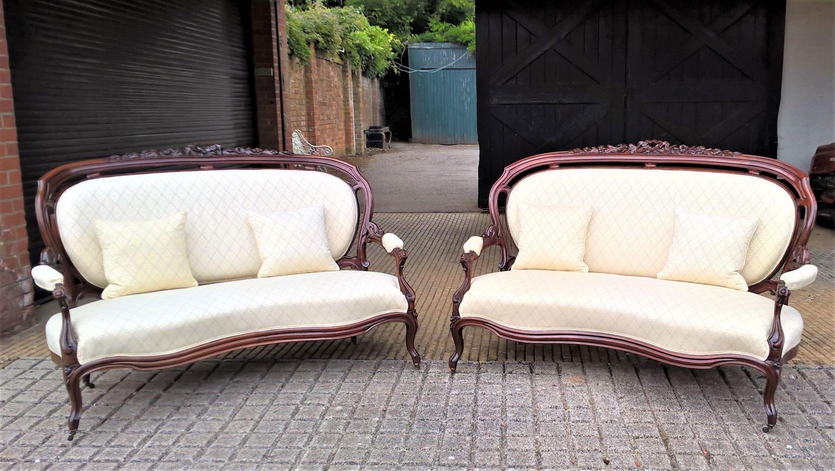 Pair of Mid-19th Century Continental Carved Mahogany Framed Serpentine Sofa's For Sale 5