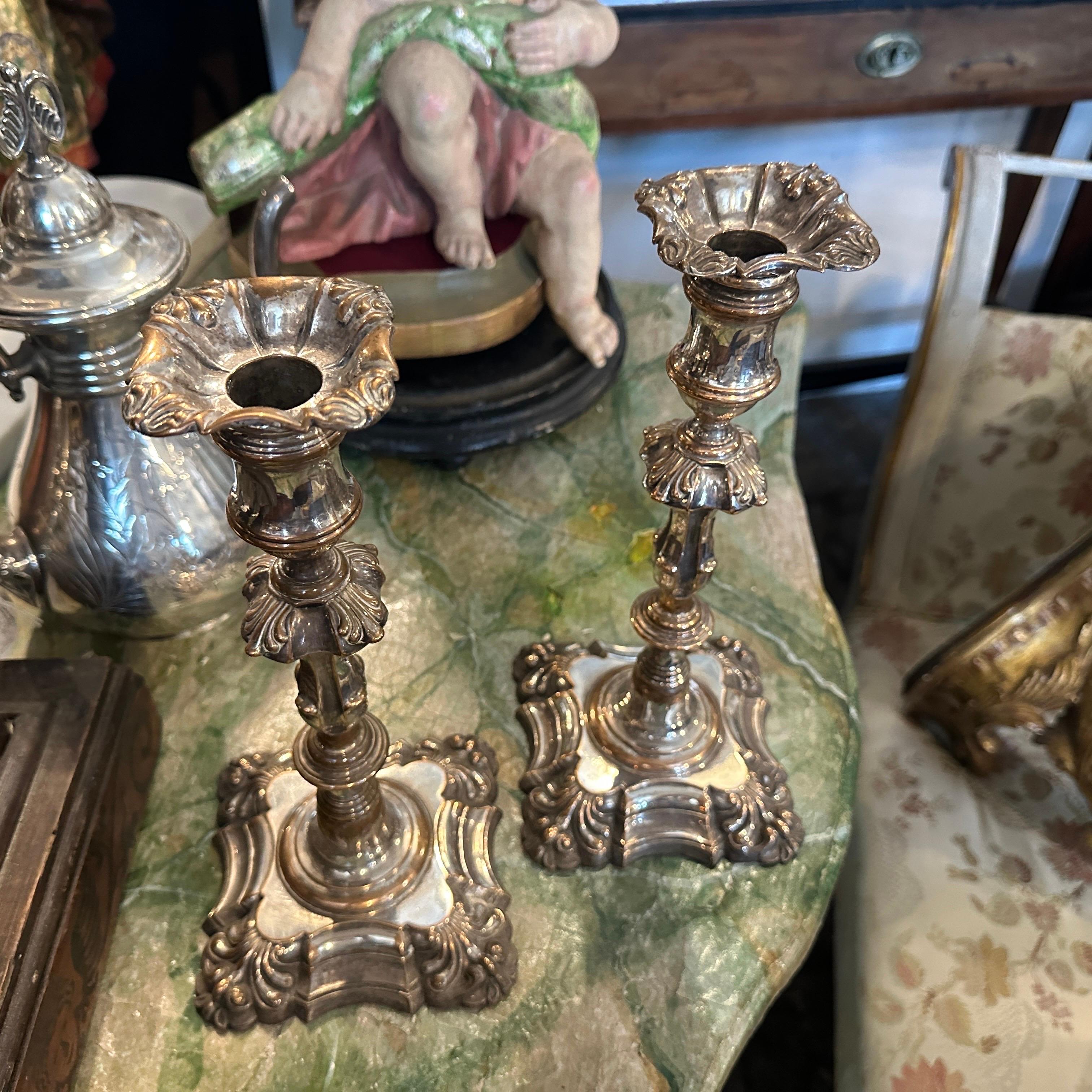Coppia di candelabri inglesi vittoriani in lamiera di Sheffield della metà del XIX secolo in vendita 7