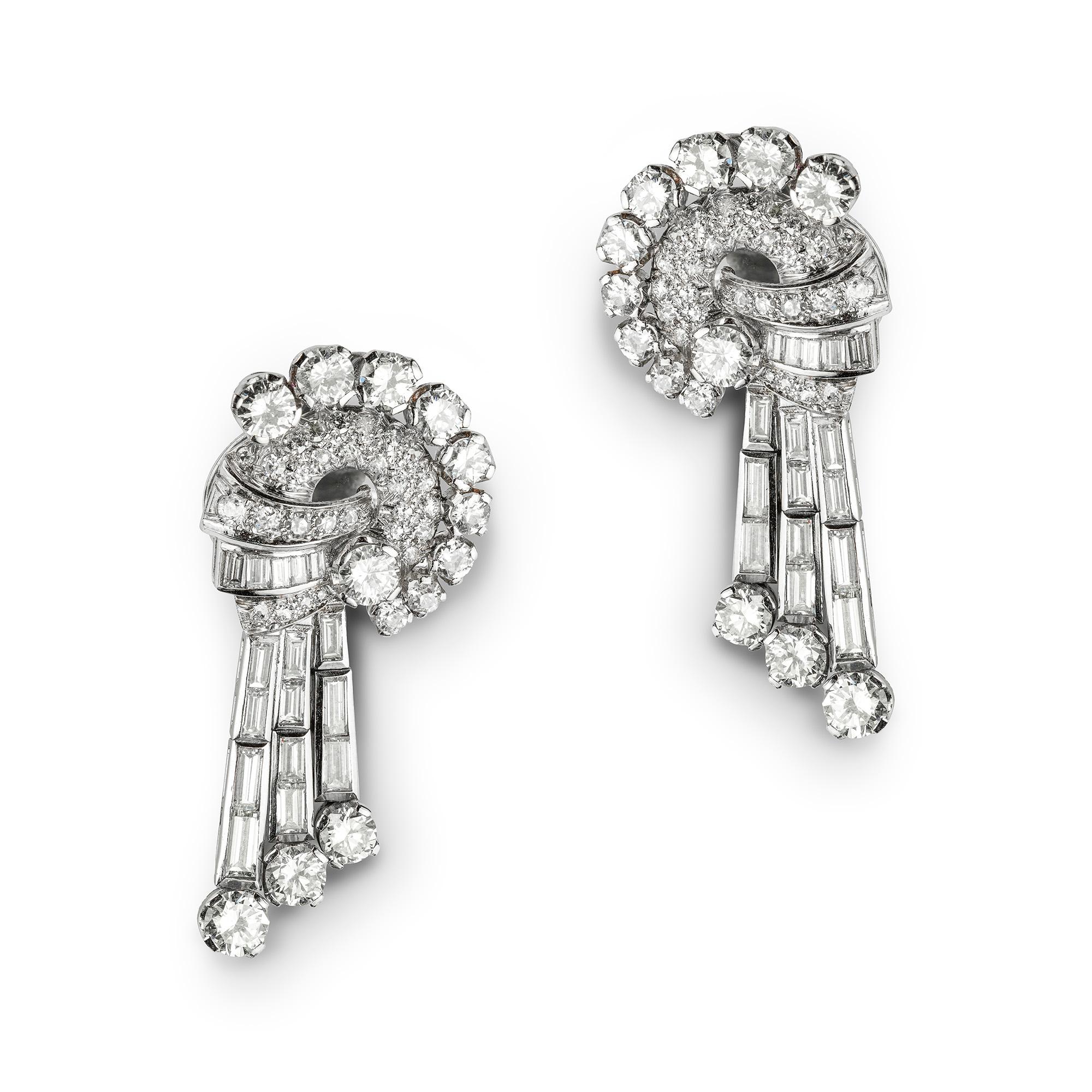 Pair of Mid 20th Century Diamond Drop Earrings In Excellent Condition For Sale In London, GB