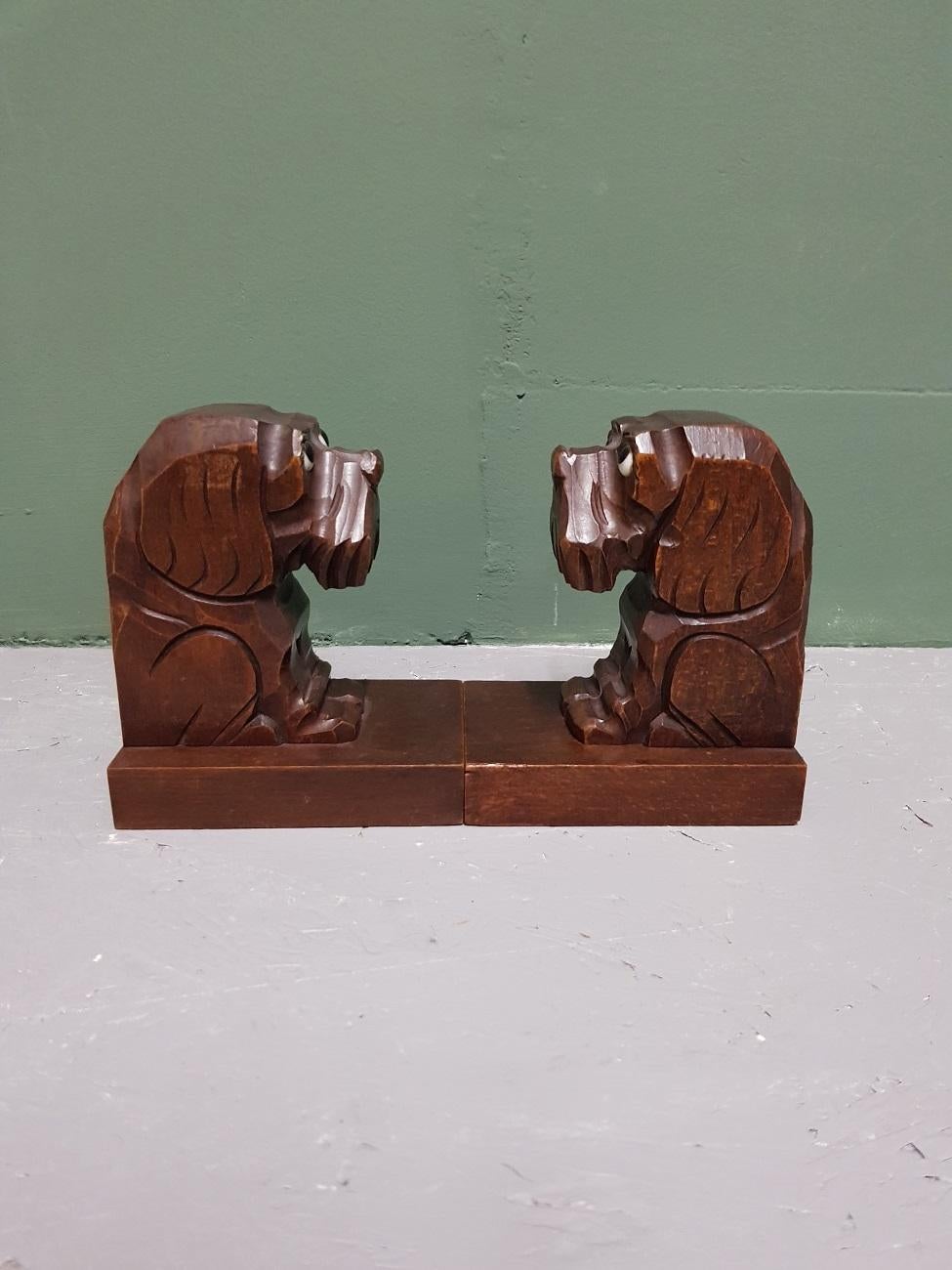 Hand-Carved Pair of Mid-20th Century Hand Carved Sitting Dogs Bookends For Sale