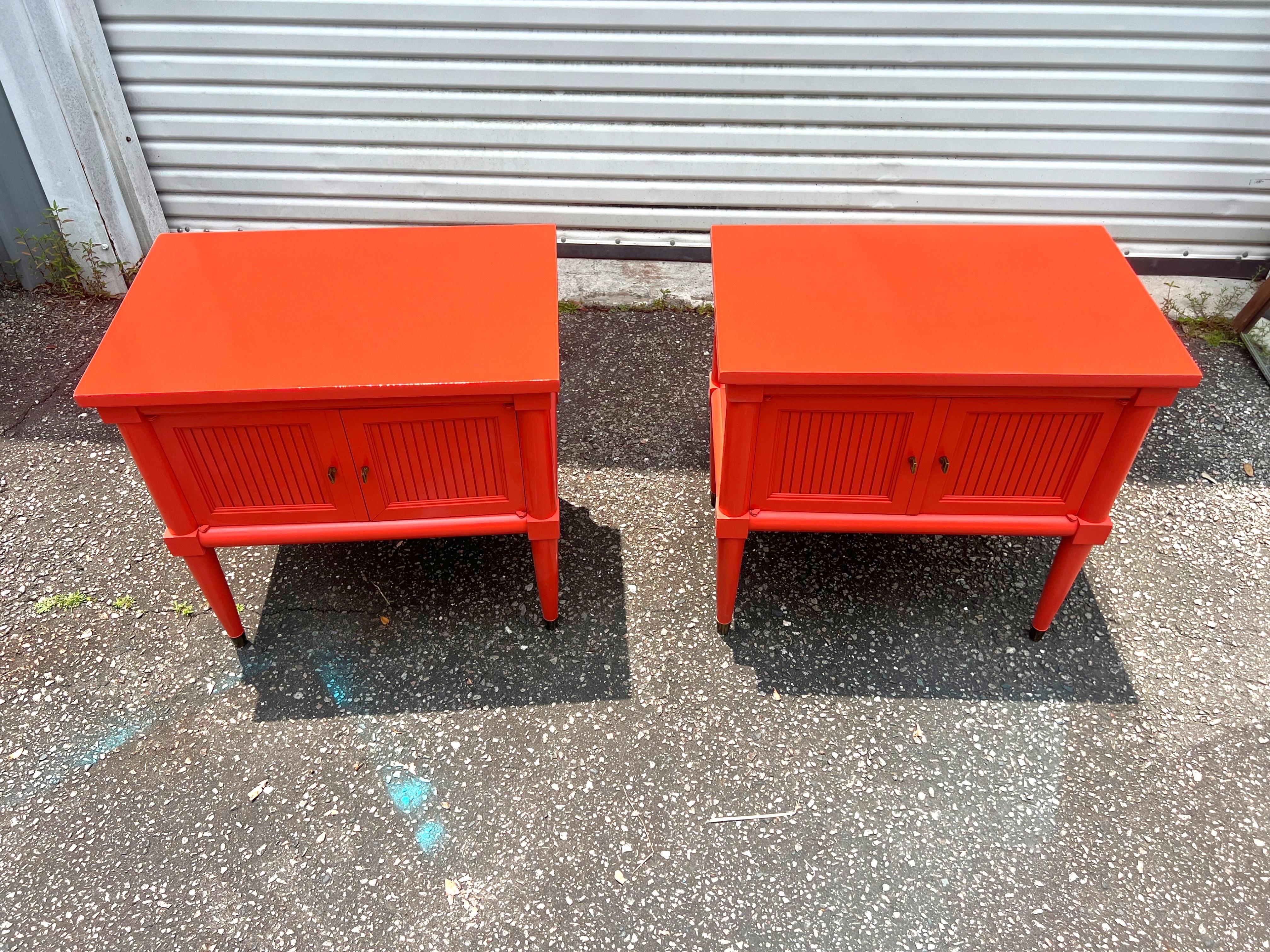 Mid-Century Modern Pair of Mid-20th Century Neoclassical Tomato Red Lacquered Nightstands For Sale