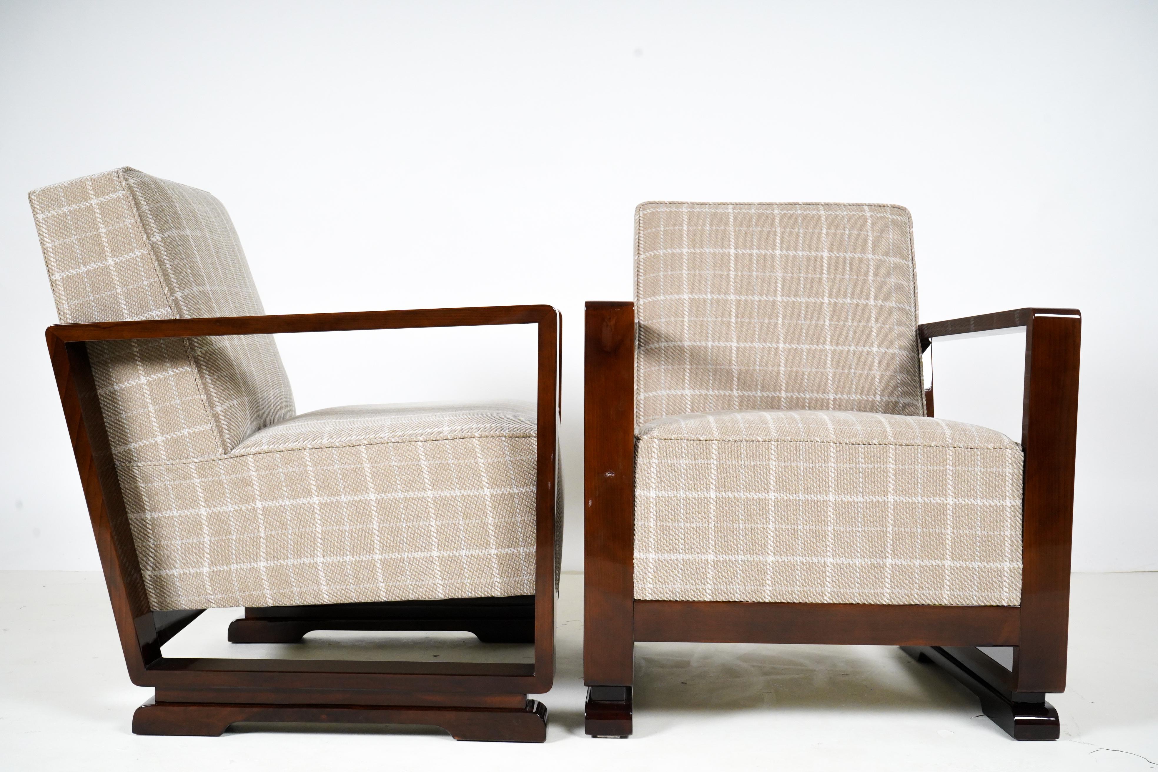 Pair of Mid Century Armchairs In Good Condition For Sale In Chicago, IL