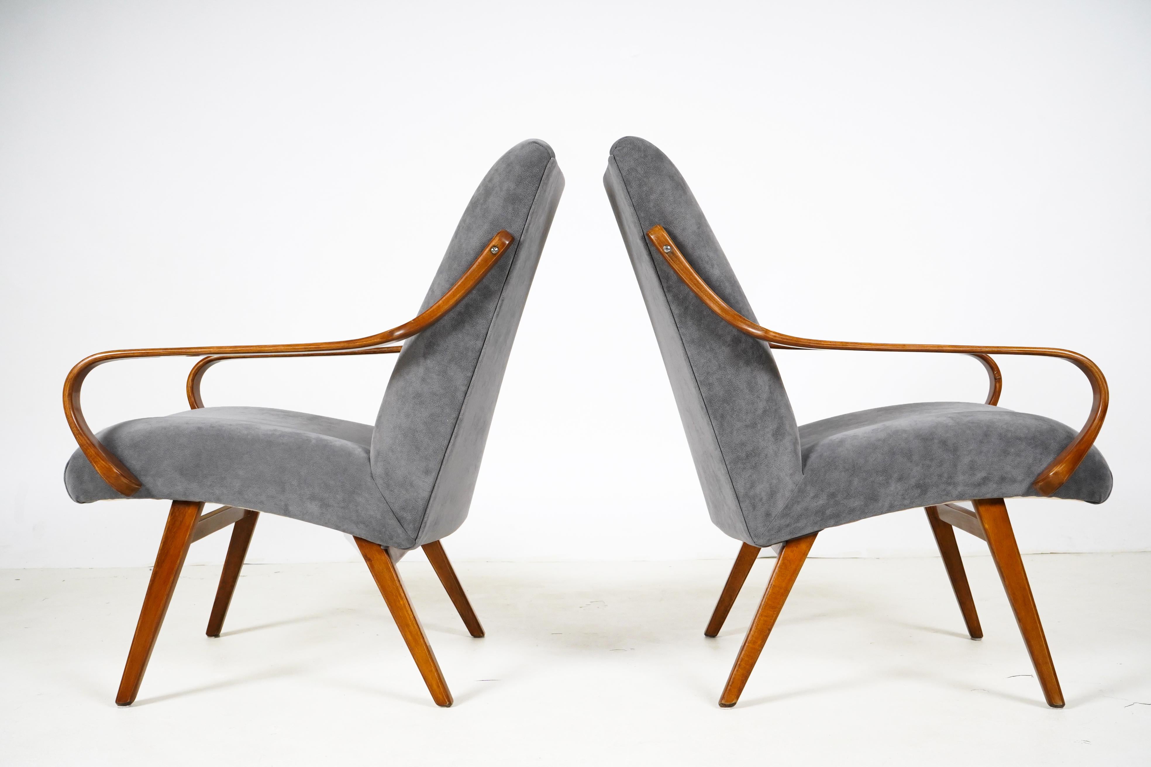 Pair of Midcentury Armchairs with Solid Beechwood Arms and Legs For Sale 1