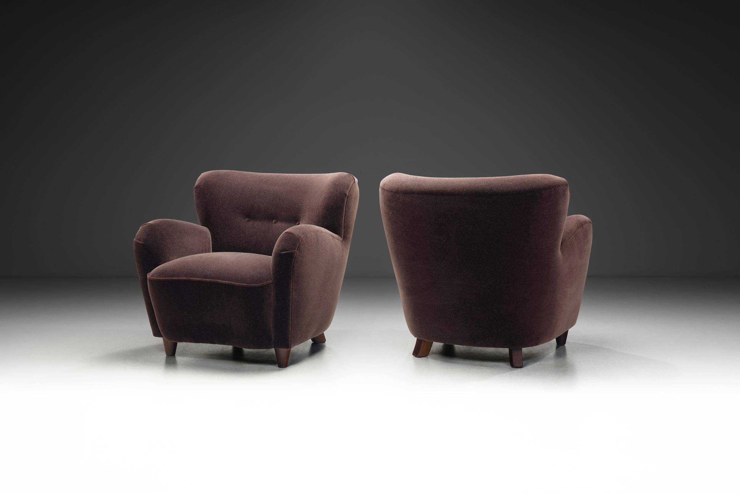 Le design moderne du milieu du siècle, caractéristique de l'innovation du XXe siècle, est célébré pour son mélange harmonieux de minimalisme, de formes organiques et d'élégance audacieuse mais discrète. Elle a fait de la fonctionnalité son objectif