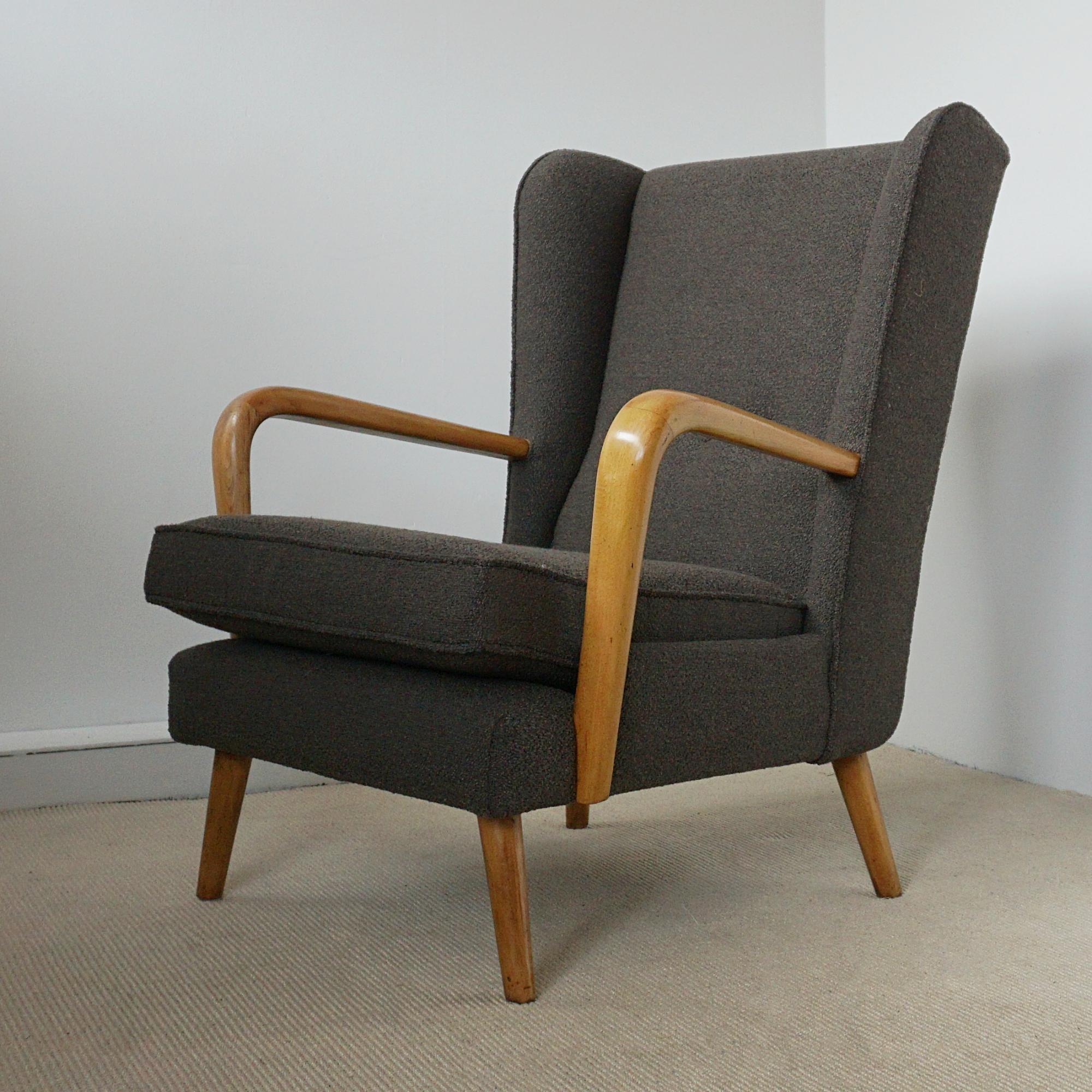 Anglais Paire de fauteuilsambino du milieu du siècle dernier par Howard Keith en vente