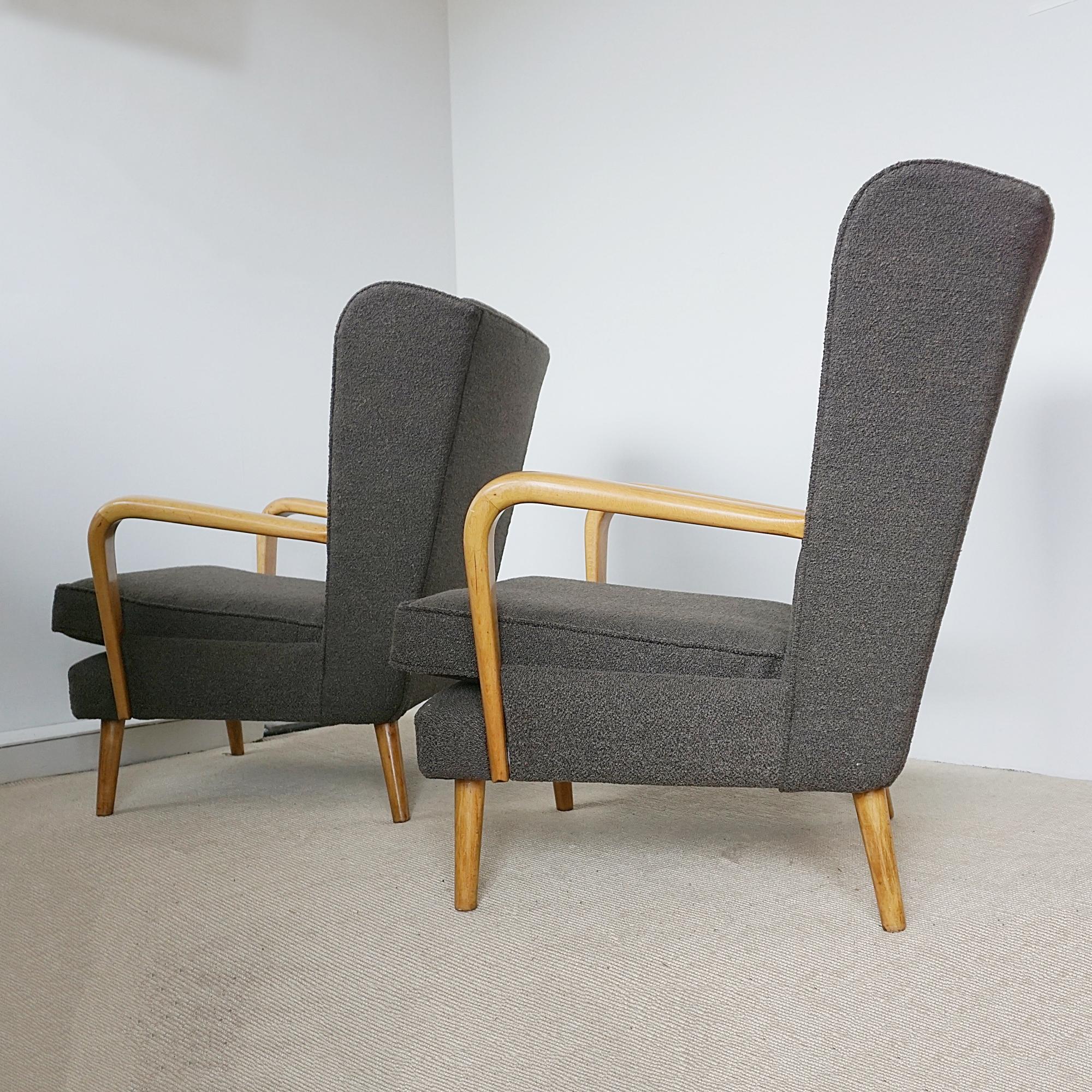 Bouclé Paire de fauteuilsambino du milieu du siècle dernier par Howard Keith en vente