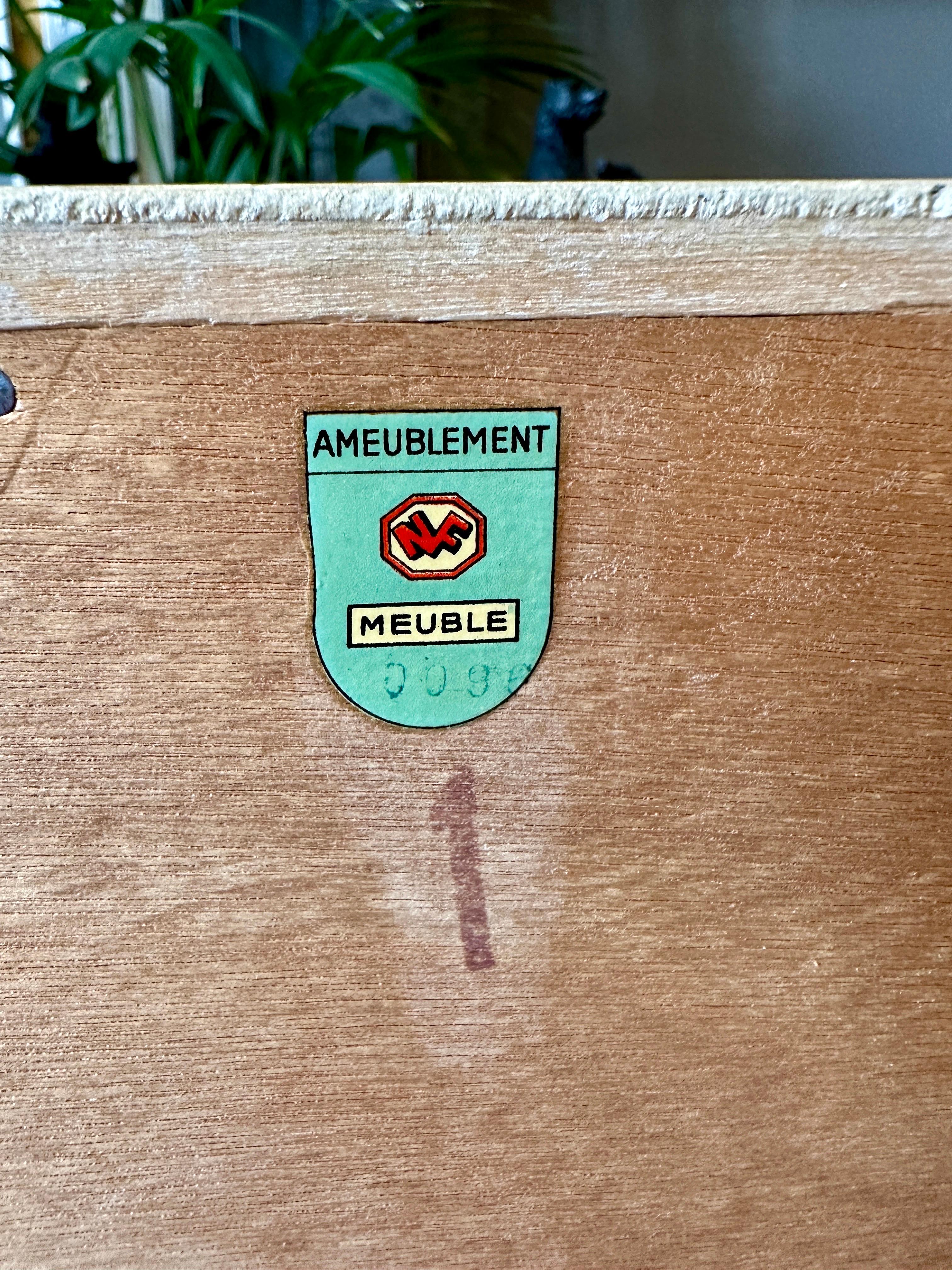 A Pair Of Mid Century Bed Side Tables In Good Condition For Sale In London, GB