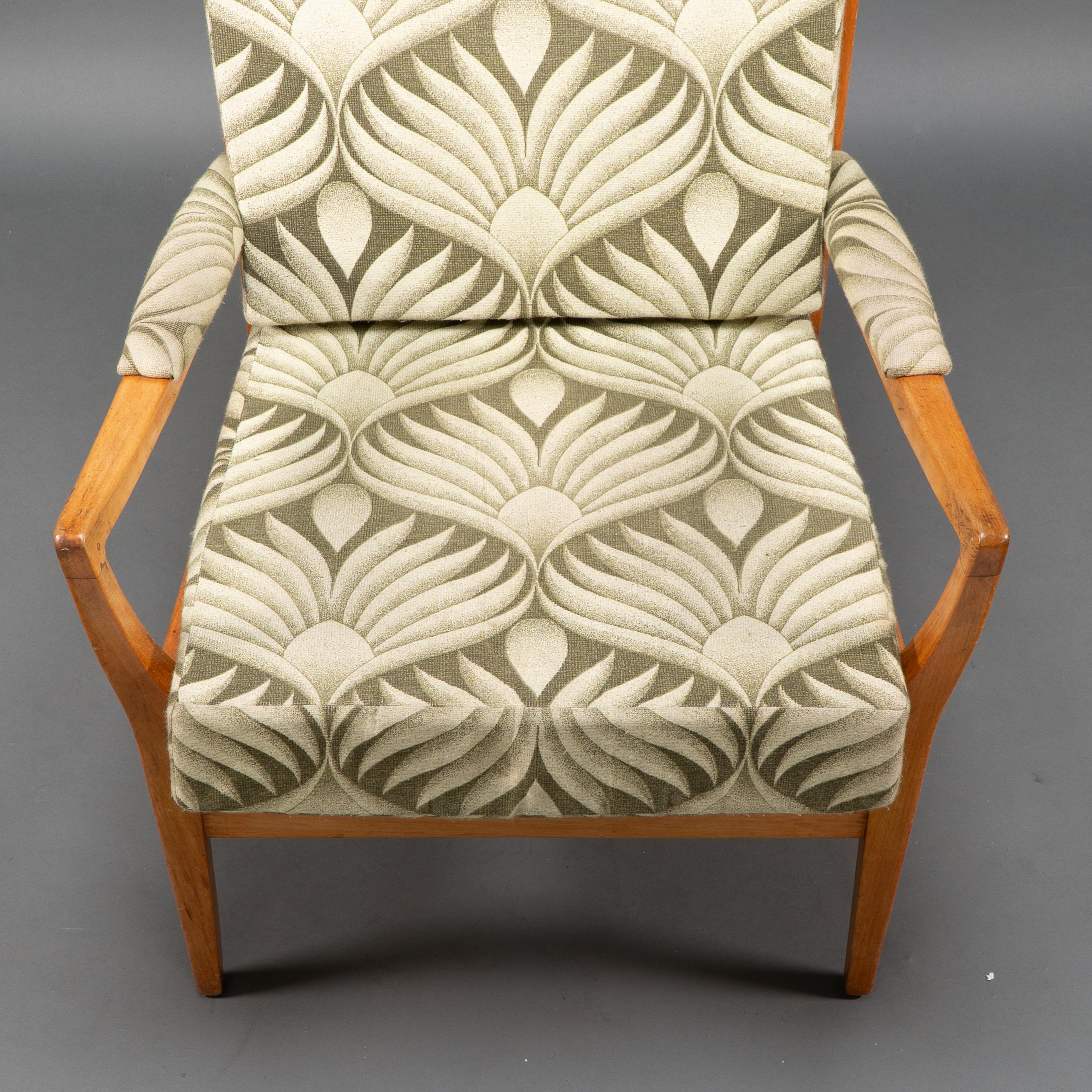 A pair of Mid-Century beech armchairs with outswept arms For Sale 4