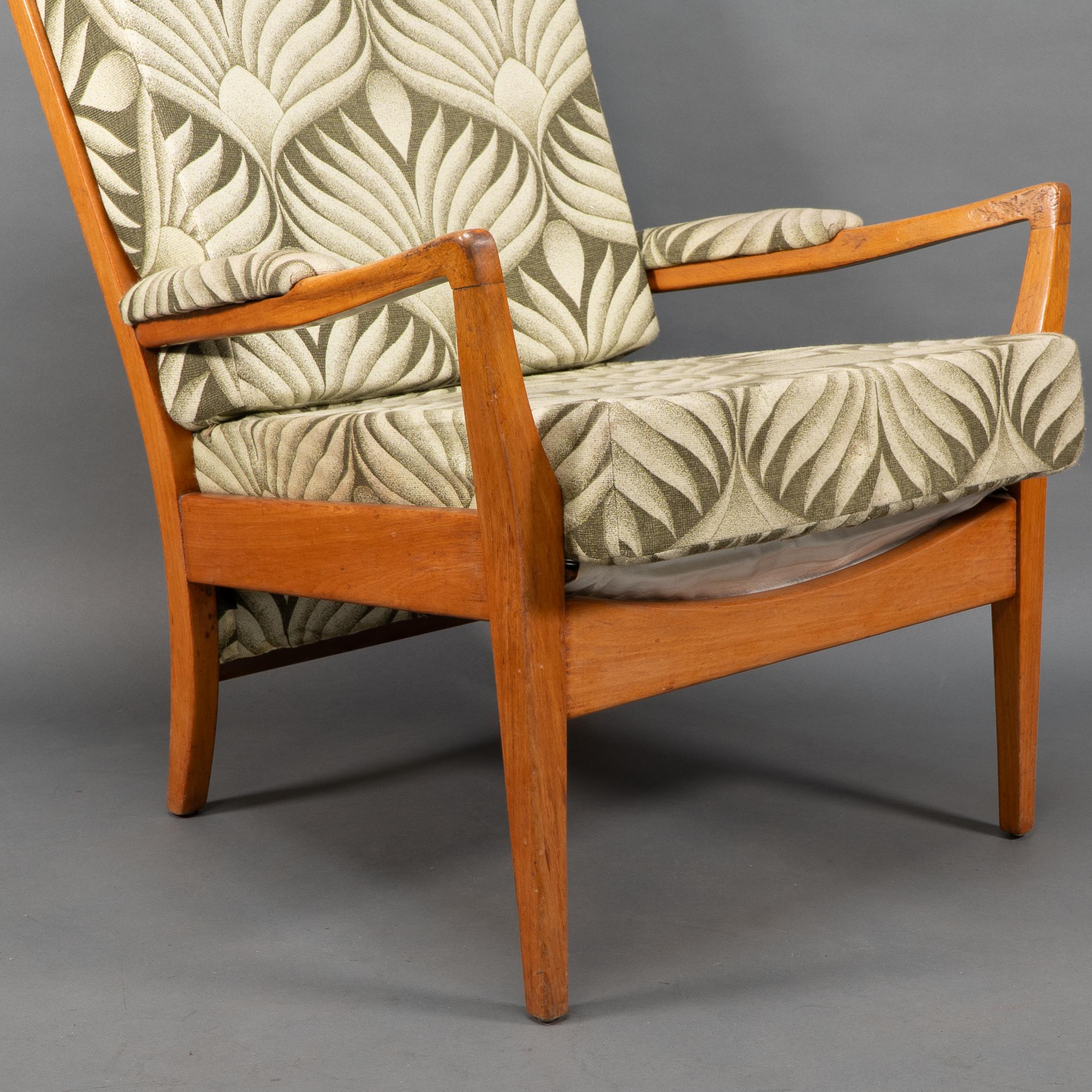 A pair of Mid-Century beech armchairs with outswept arms For Sale 7