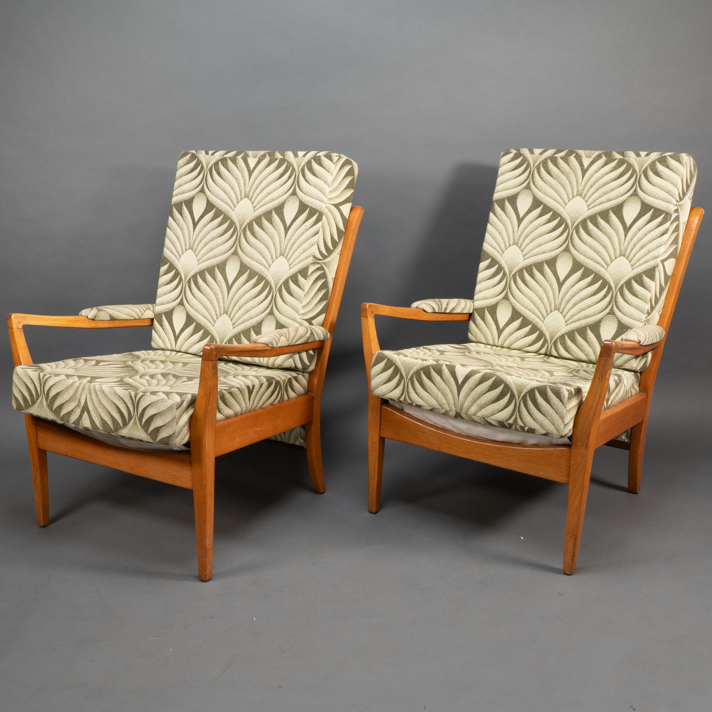 Mid-Century Modern A pair of Mid-Century beech armchairs with outswept arms For Sale