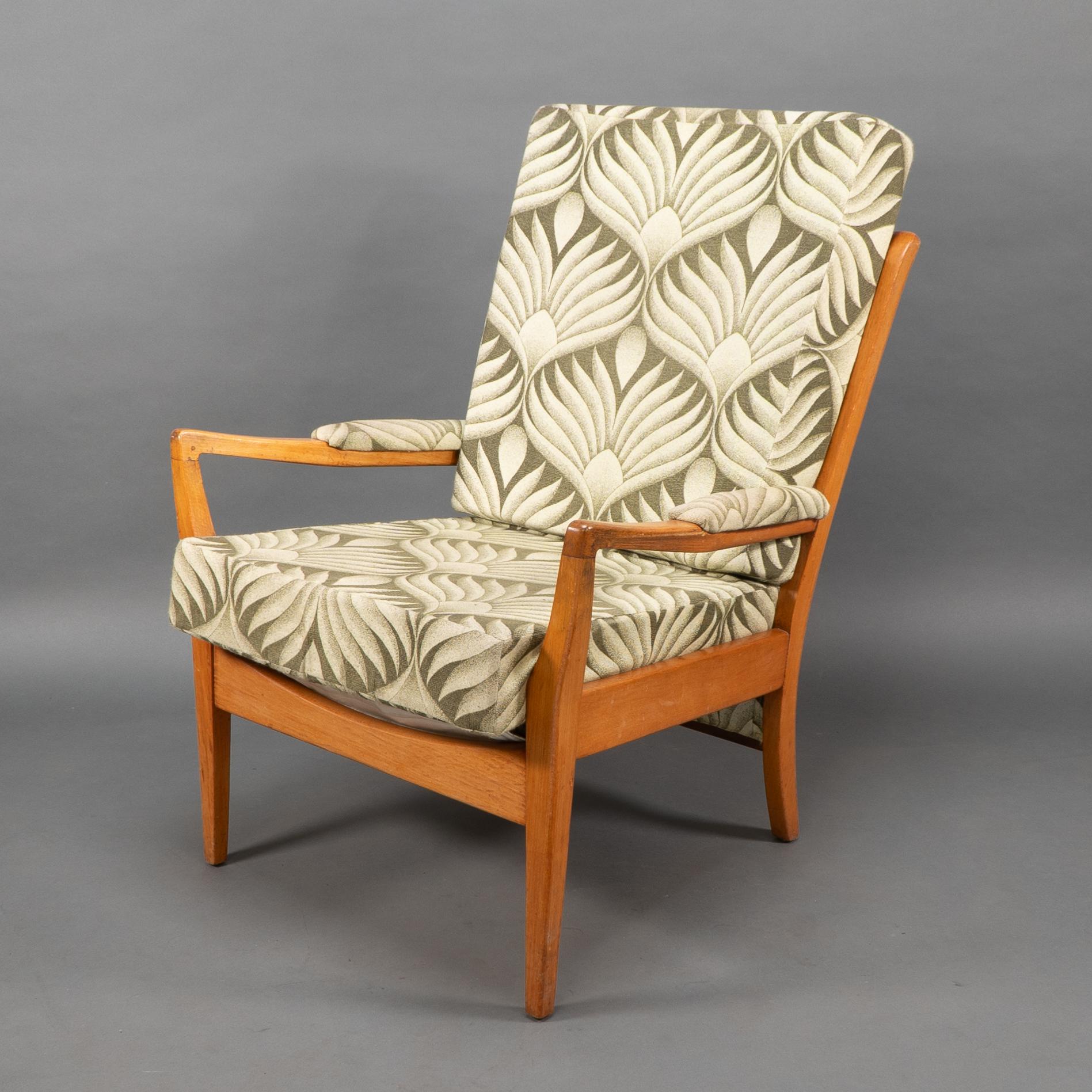 Mid-20th Century A pair of Mid-Century beech armchairs with outswept arms For Sale