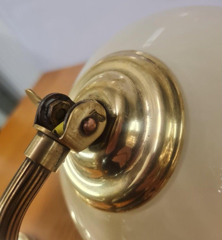 Paire de lampes de bureau du milieu du siècle dernier en laiton et verre Modèle EV 53, Itsu 1950s en vente 4