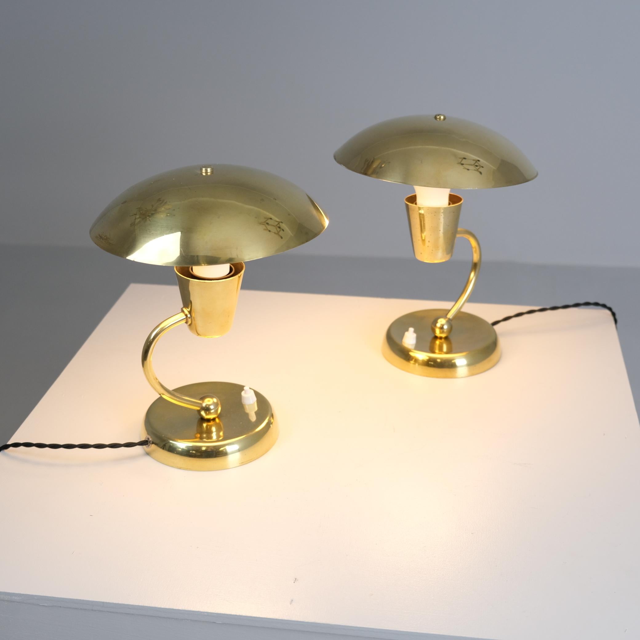 Mid-Century Modern A Pair of Mid-Century Brass Table Lamps Model EV 59, Itsu 1950s For Sale