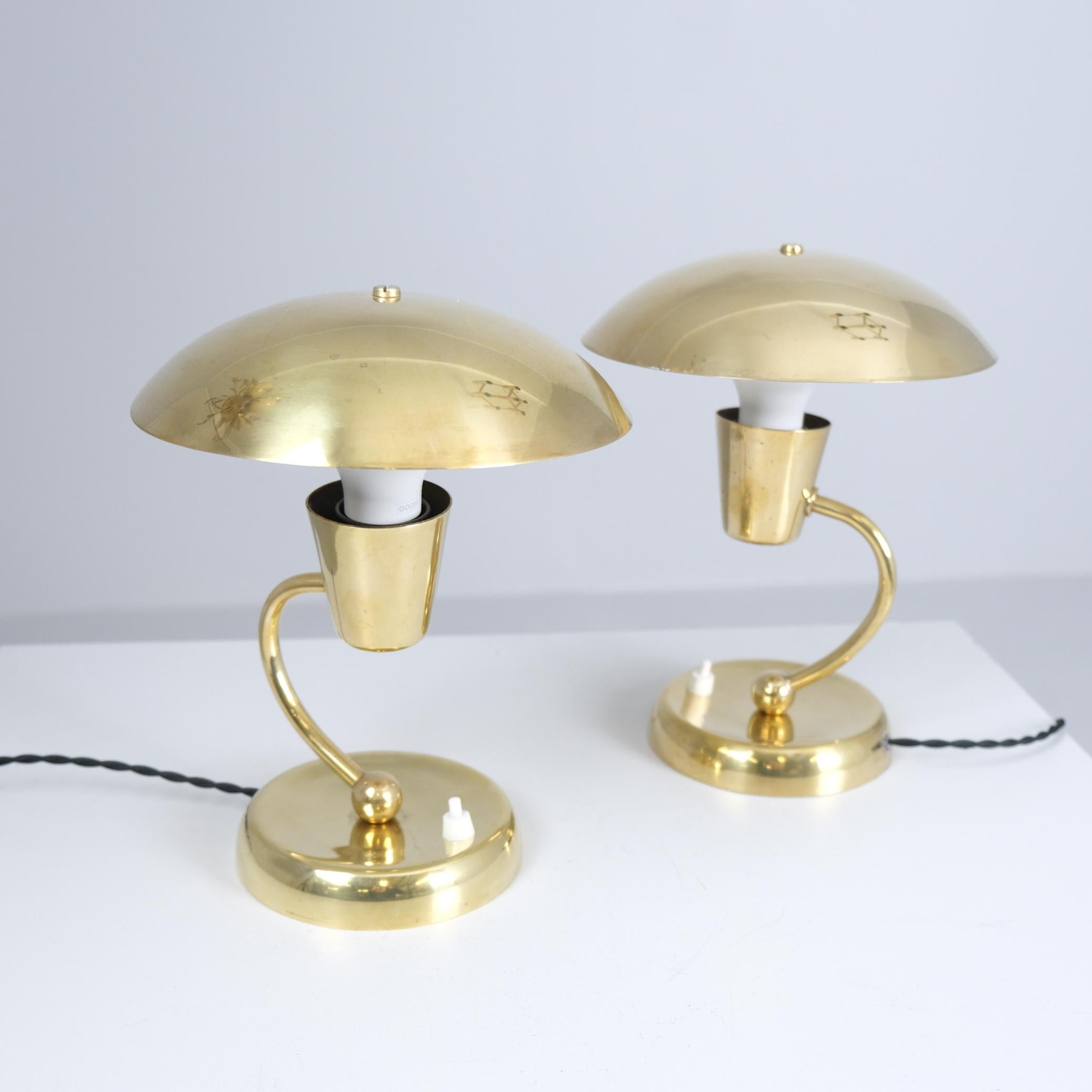A Pair of Mid-Century Brass Table Lamps Model EV 59, Itsu 1950s In Good Condition For Sale In Helsinki, FI