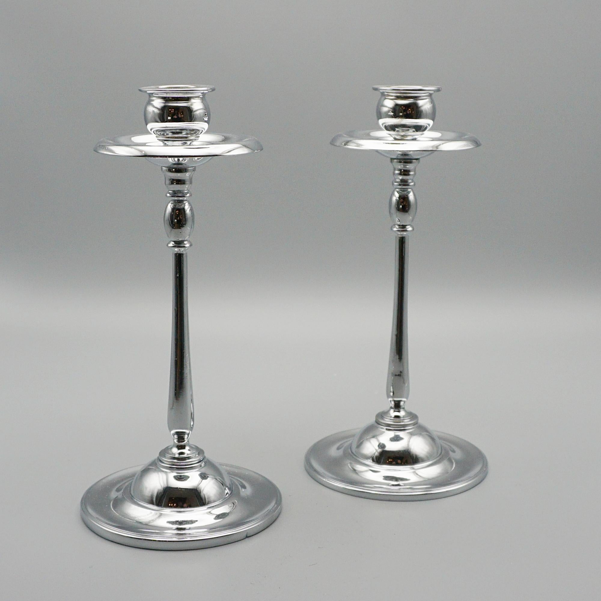 Mid-Century moderno Una coppia di candelabri di metà secolo in vendita
