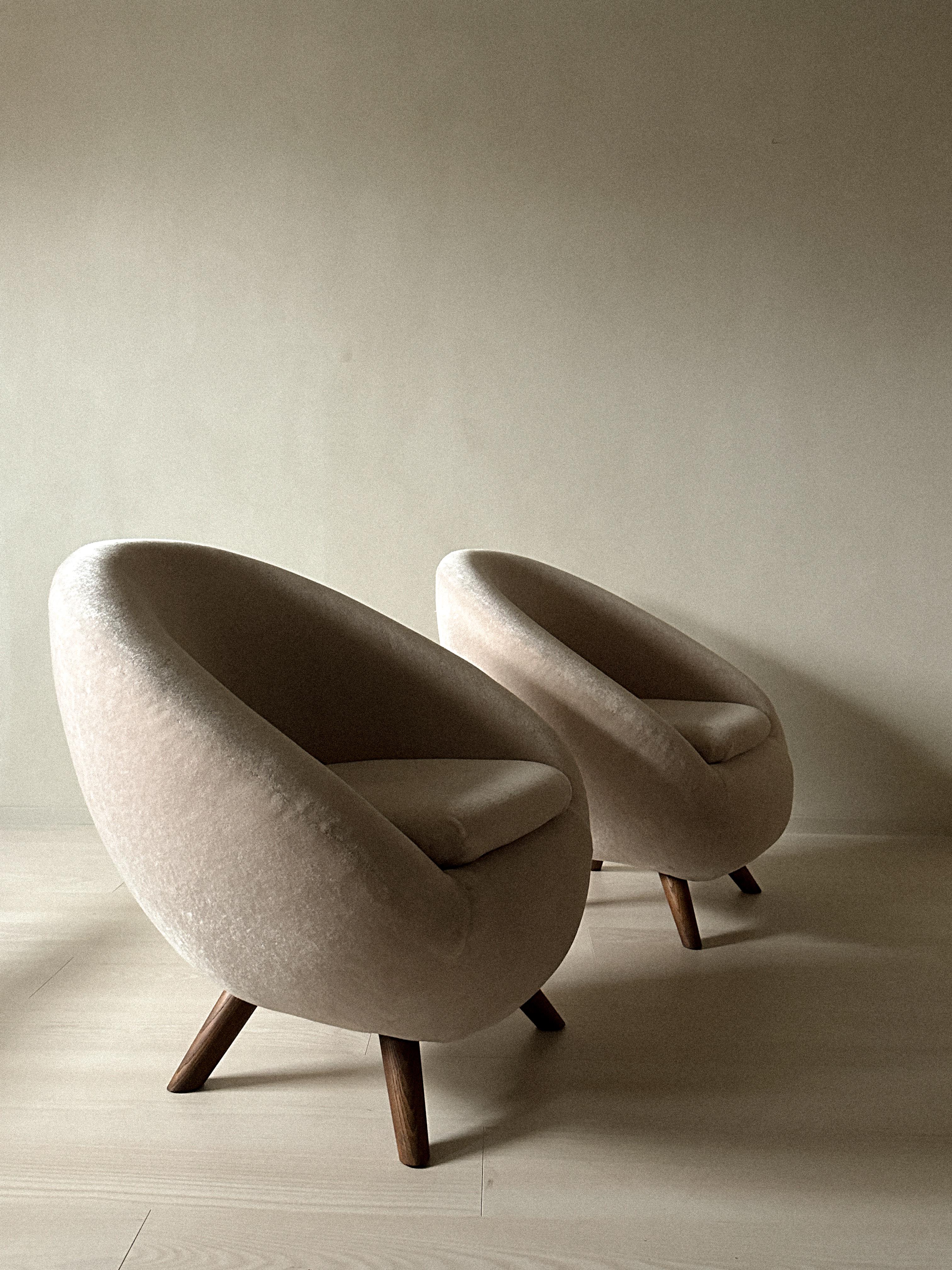 Mid-Century Modern A Pair of Mid-Century Egg Chairs in Alpaca Wool, Scandinavia, circa 1960s