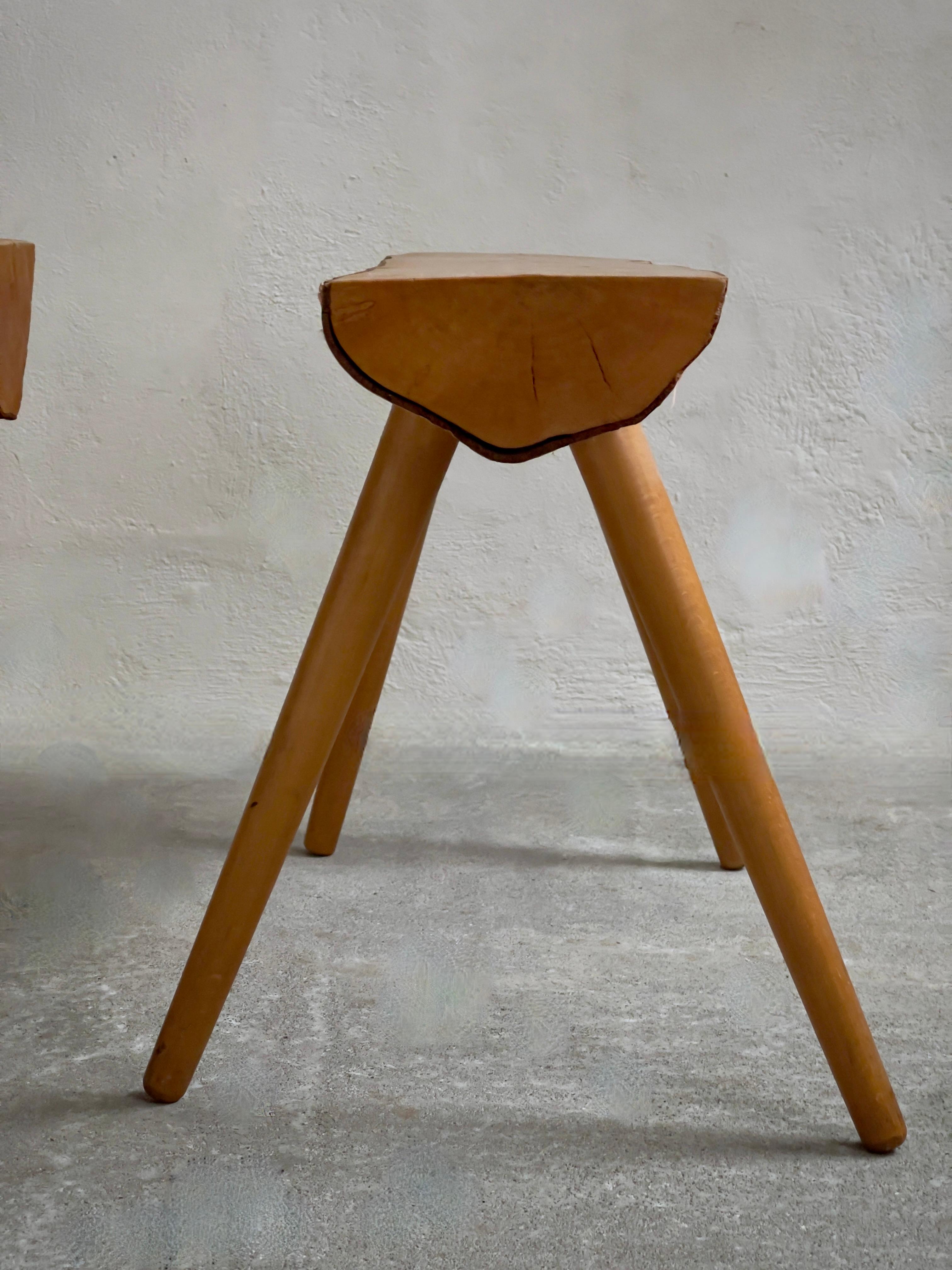 A pair of mid century finnish free form stools/ sidetable in birch. Finland 1960 For Sale 4
