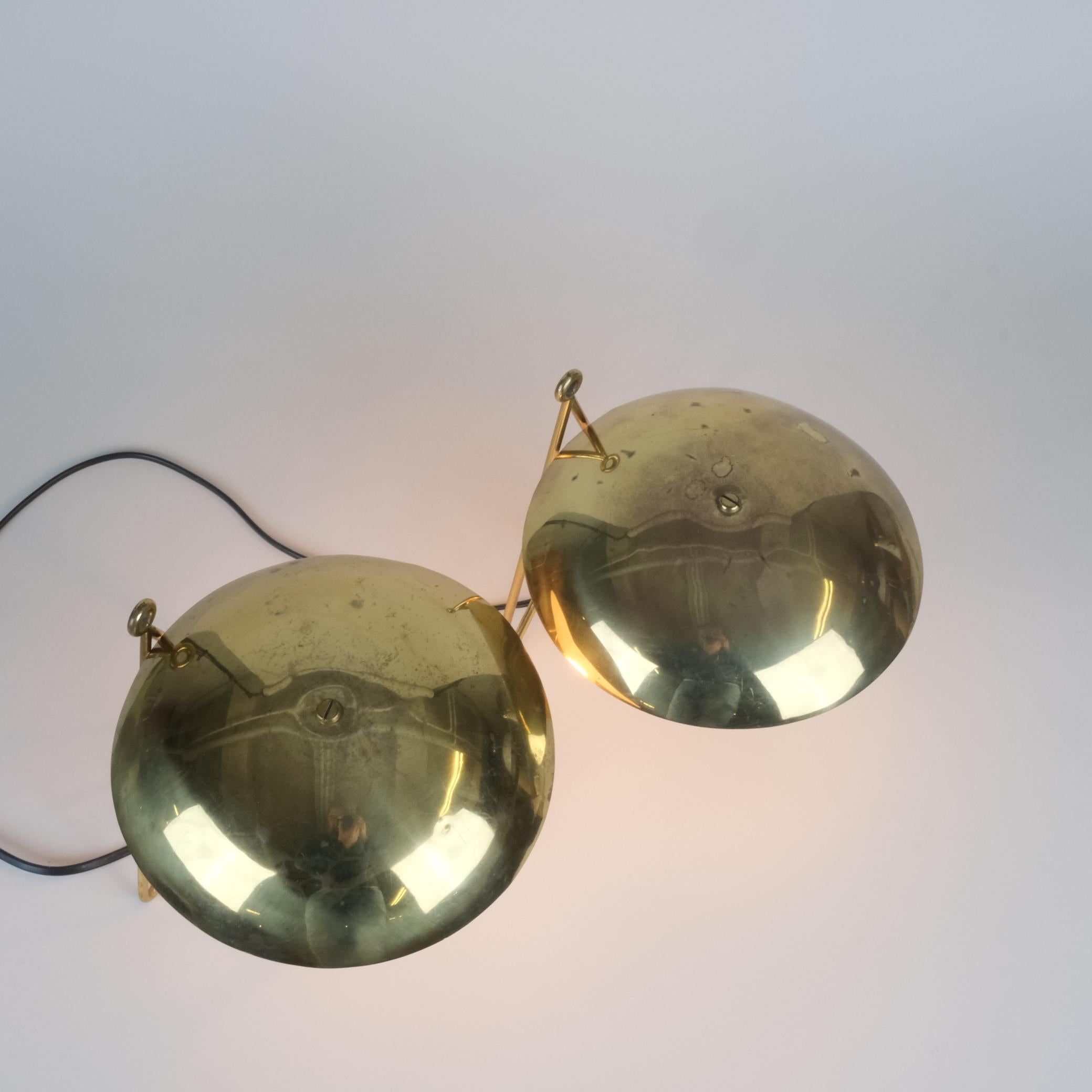 Ein Paar Wand-/Tischlampen aus Vollmessing aus der Mitte des Jahrhunderts, Itsu 1950er Jahre im Angebot 3