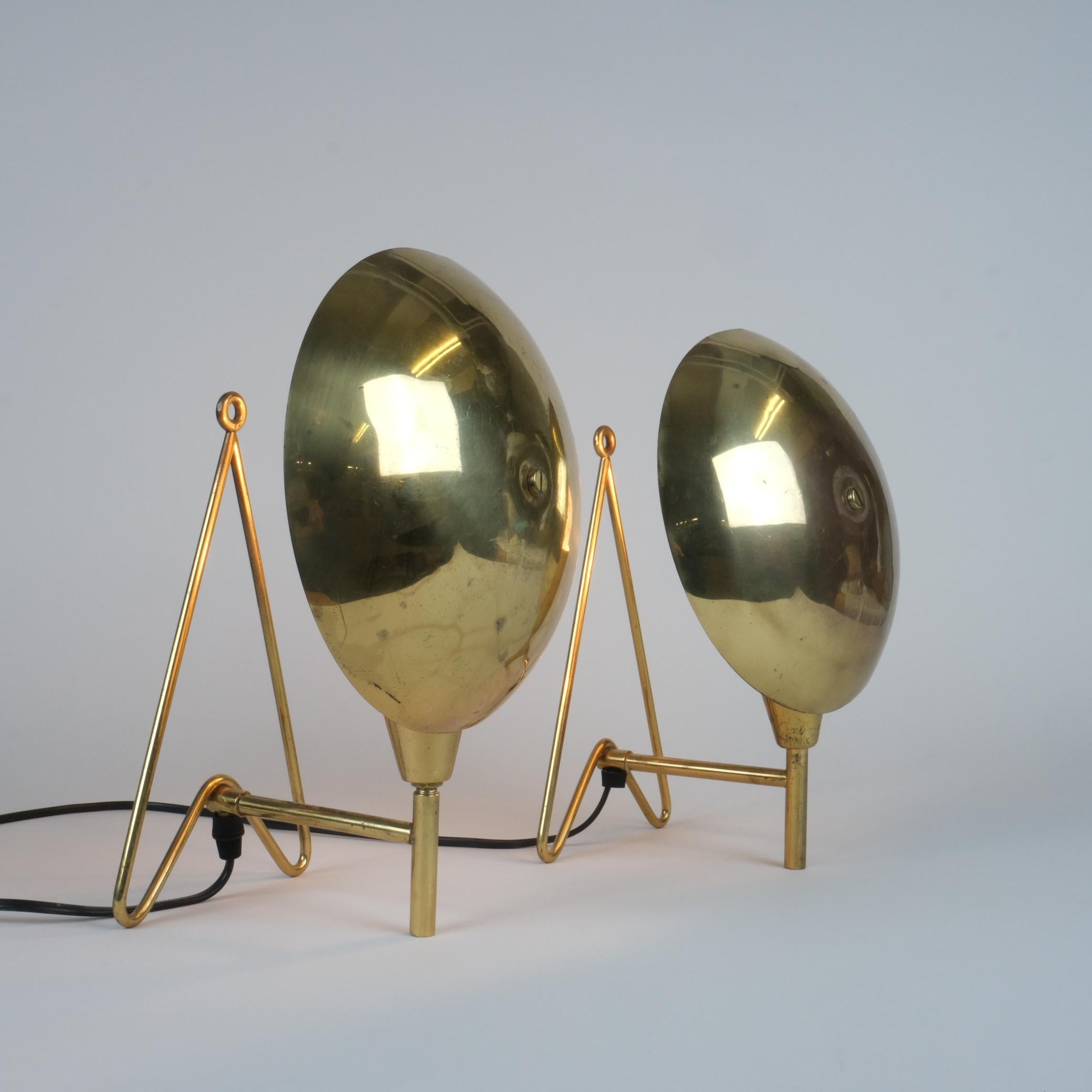 Ein Paar Wand-/Tischlampen aus Vollmessing aus der Mitte des Jahrhunderts, Itsu 1950er Jahre im Angebot 4