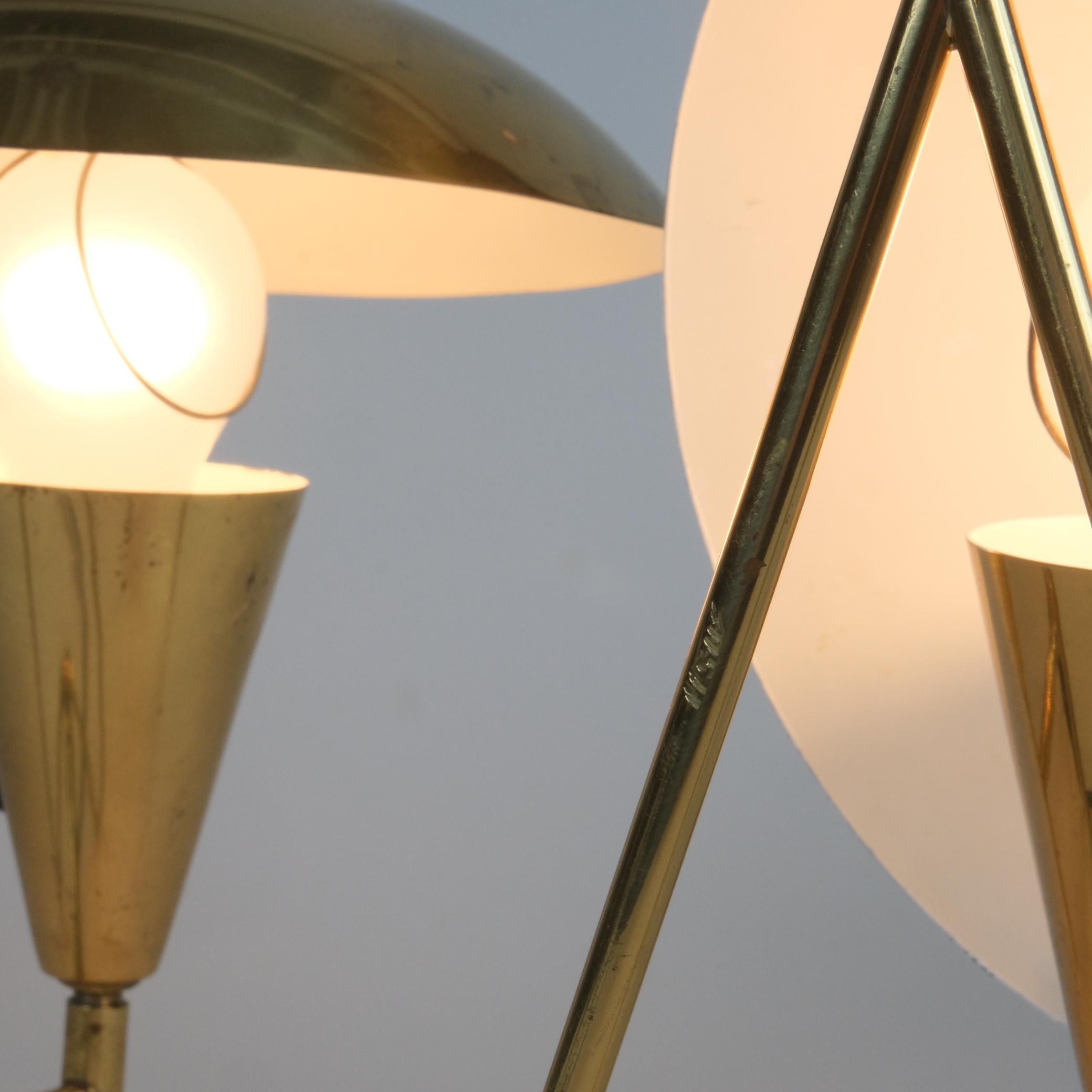 Ein Paar Wand-/Tischlampen aus Vollmessing aus der Mitte des Jahrhunderts, Itsu 1950er Jahre im Angebot 6