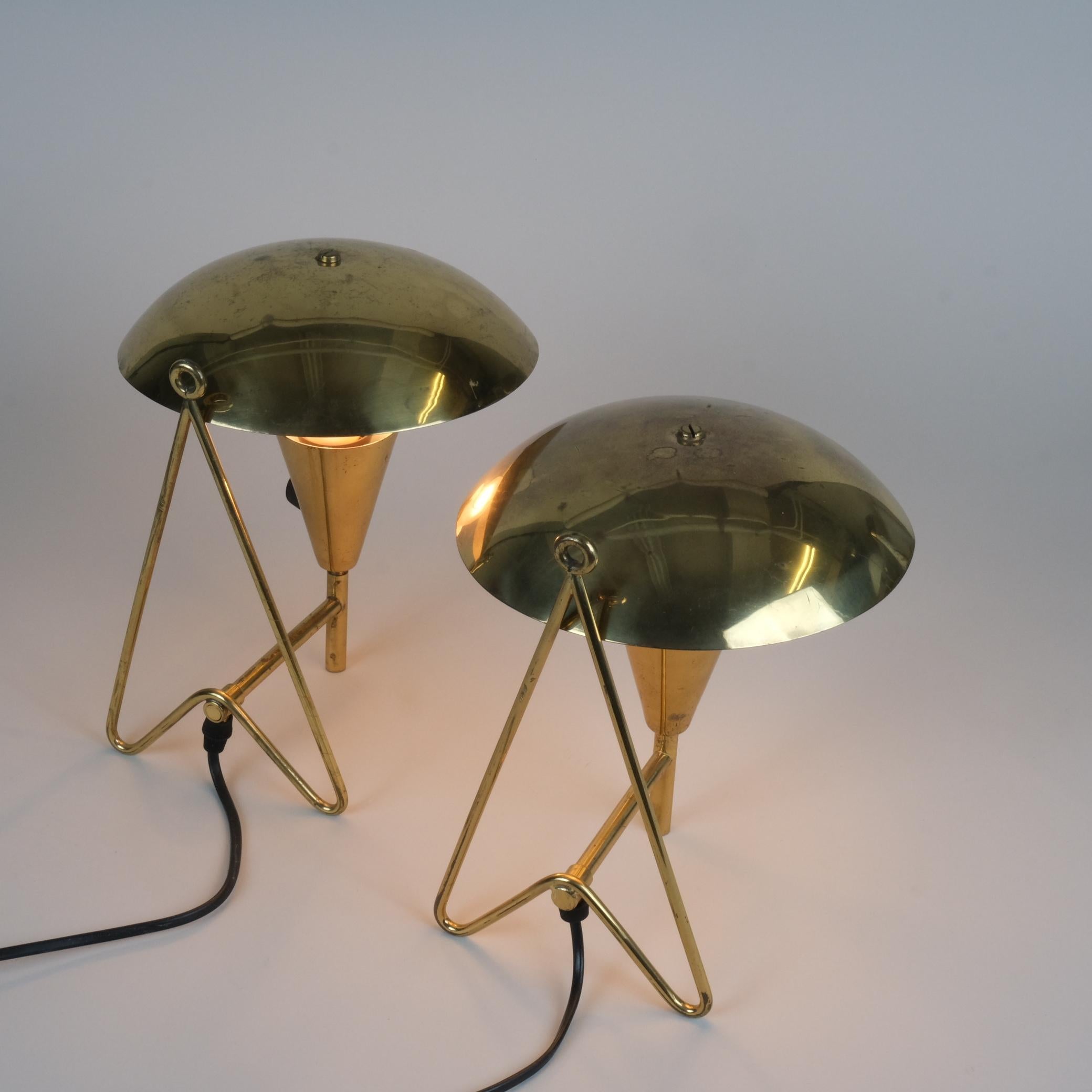 Ein Paar Wand-/Tischlampen aus Vollmessing aus der Mitte des Jahrhunderts, Itsu 1950er Jahre im Angebot 8