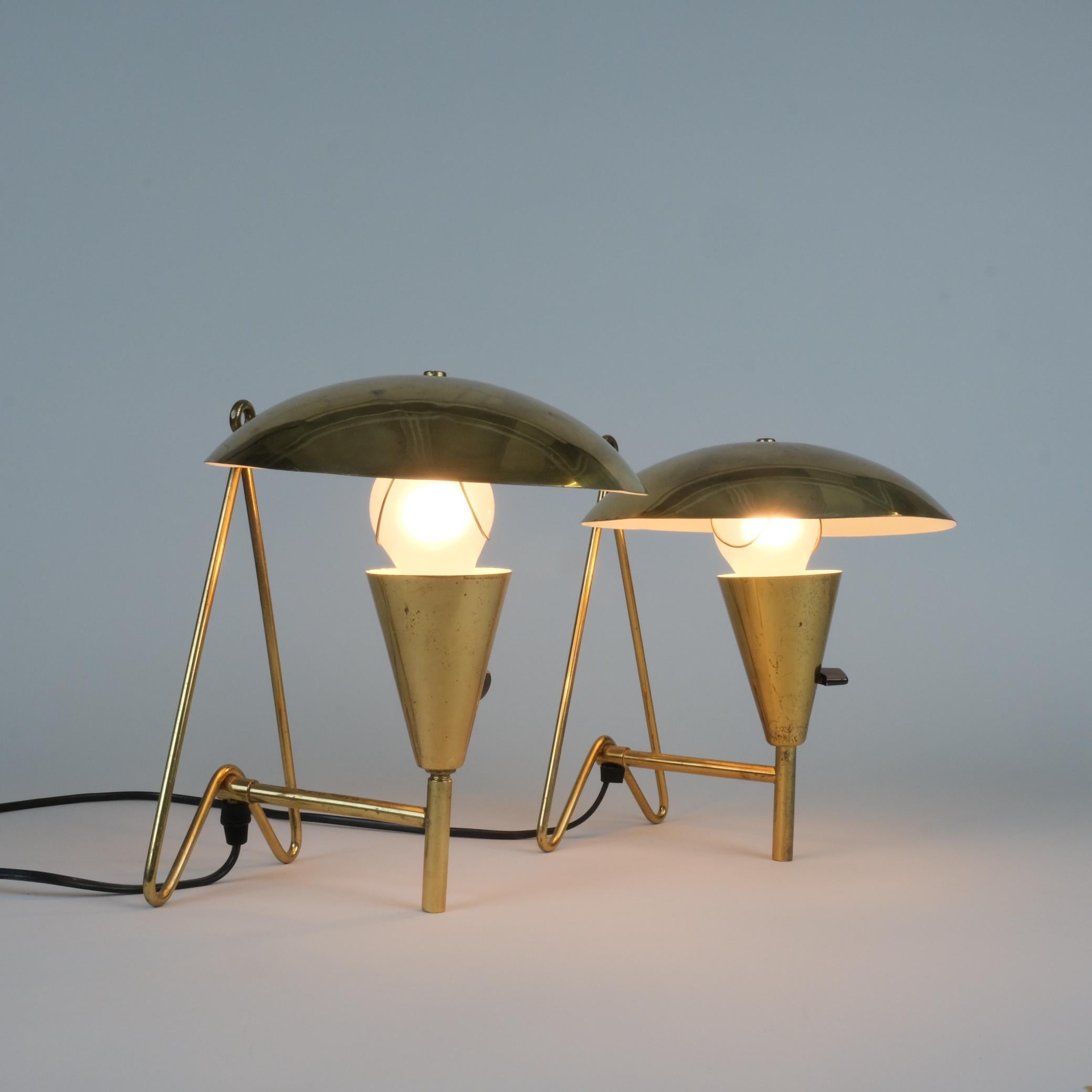 Ein Paar Wand-/Tischlampen aus Vollmessing aus der Mitte des Jahrhunderts, Itsu 1950er Jahre (Finnisch) im Angebot