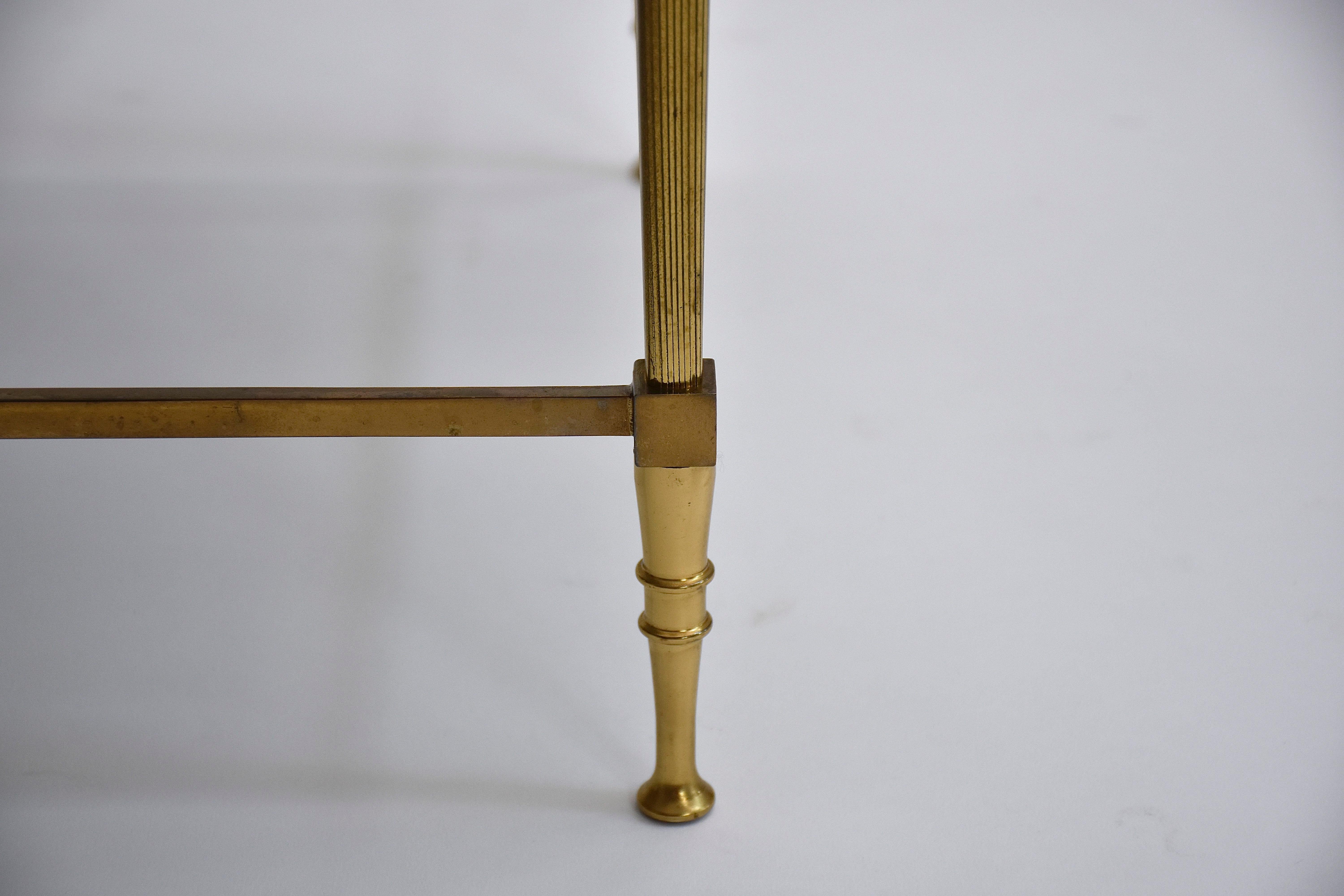 italien Paire de tables d'appoint en laiton doré et marbre du milieu du siècle dernier, Italie, vers 1960 en vente