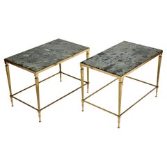 Pareja de mesas auxiliares de mediados de siglo de latón dorado y mármol, Italia ca. 1960
