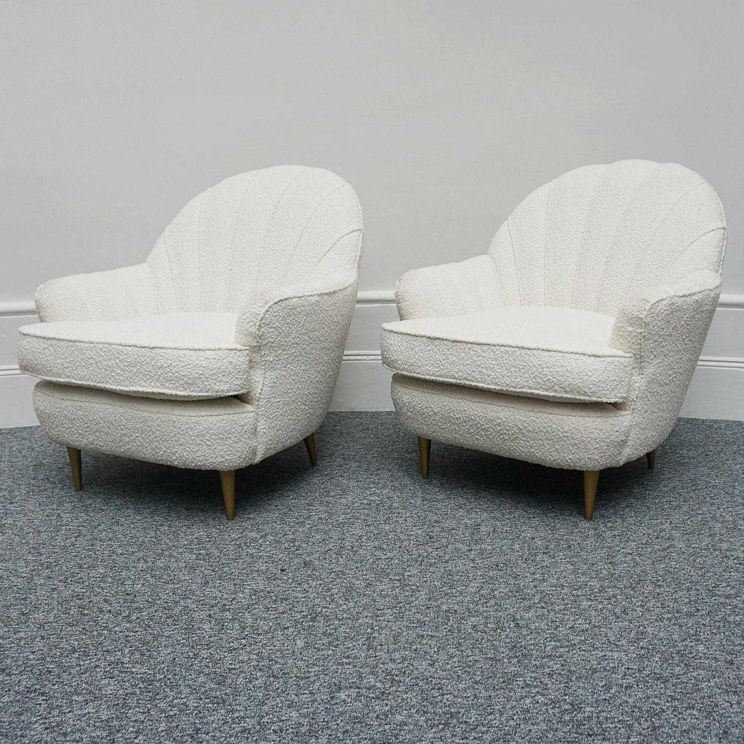 Pair of Mid-Century Italian Lounge Chairs Re-Upholstered in White Boucle In Excellent Condition In Forest Row, East Sussex