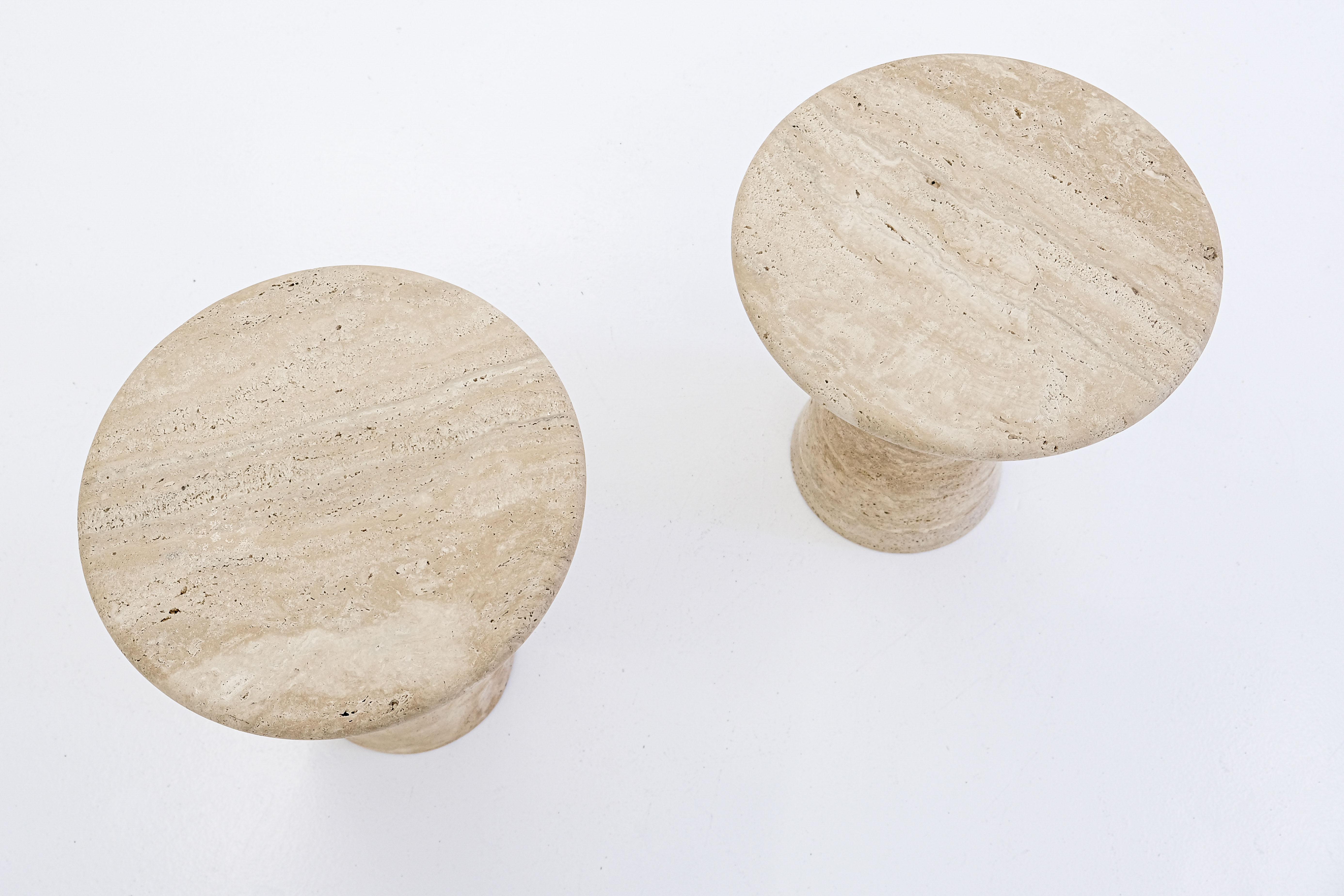Pair of Mid-Century Italian Travertine Side Tables In Good Condition In Munster, NRW