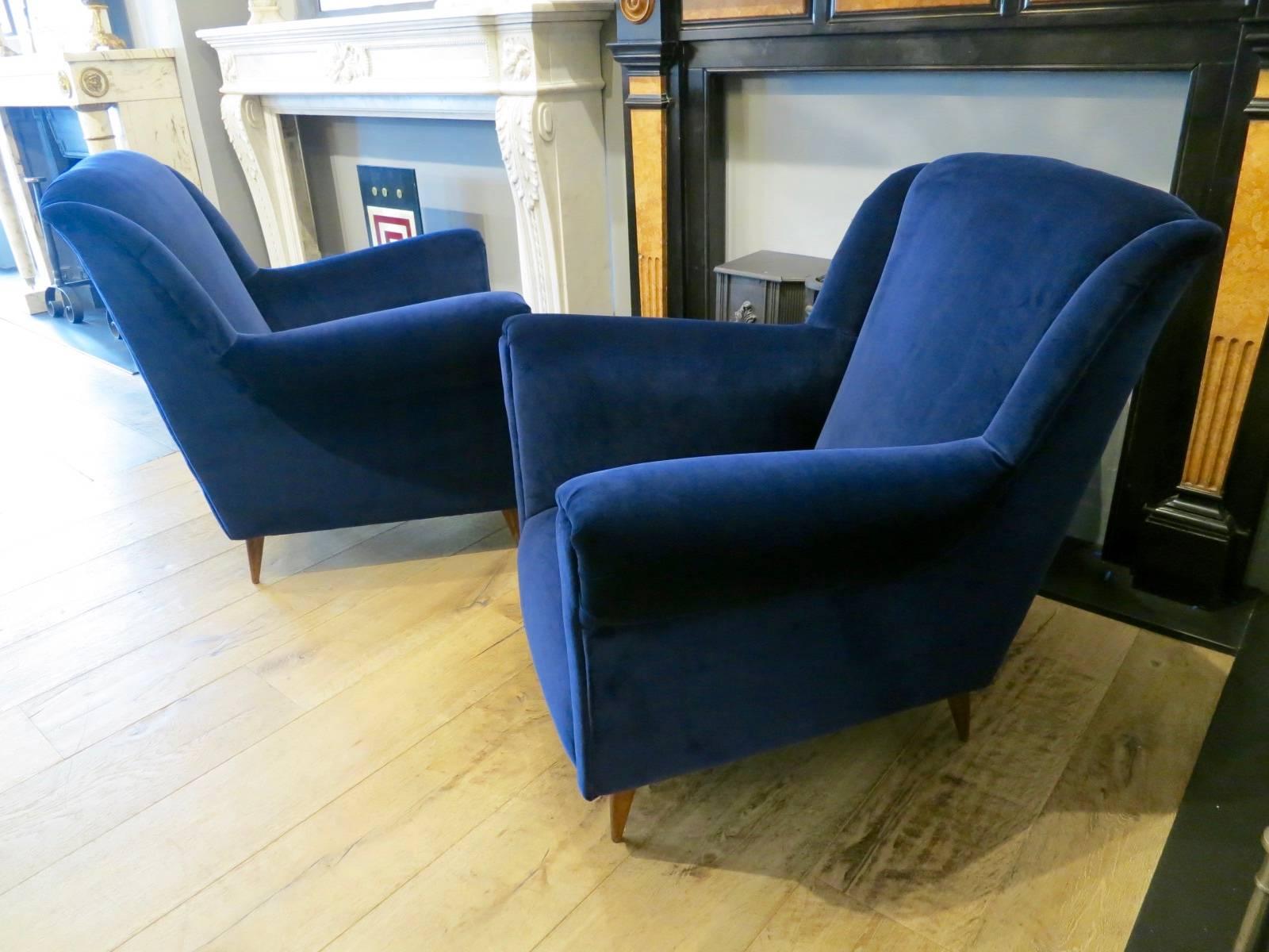 Pair of Midcentury Italian Velvet Armchairs In Excellent Condition In London, GB