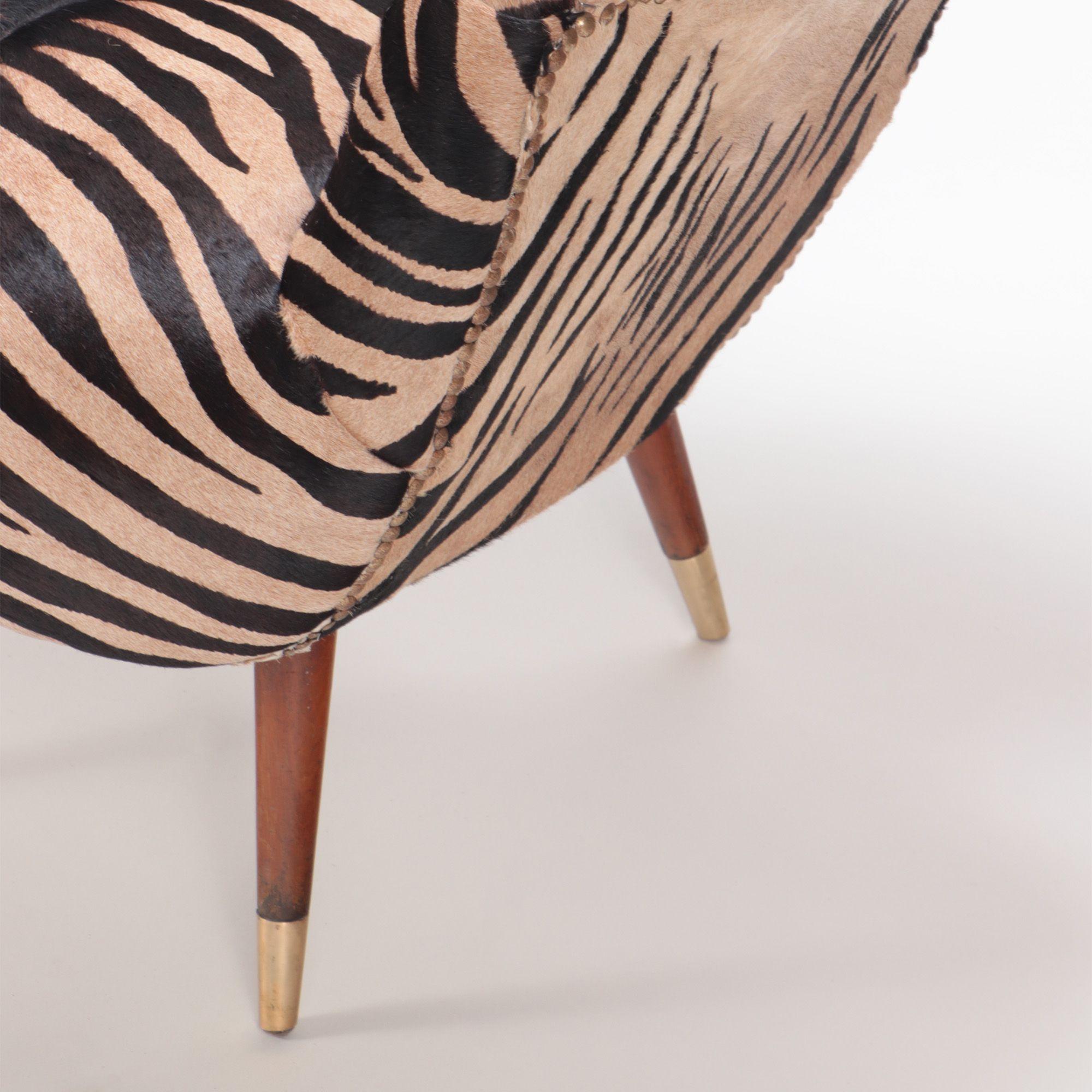 Pareja de sillones reclinables italianos de mediados de siglo con estampado de cebra, hacia 1950. en venta 3
