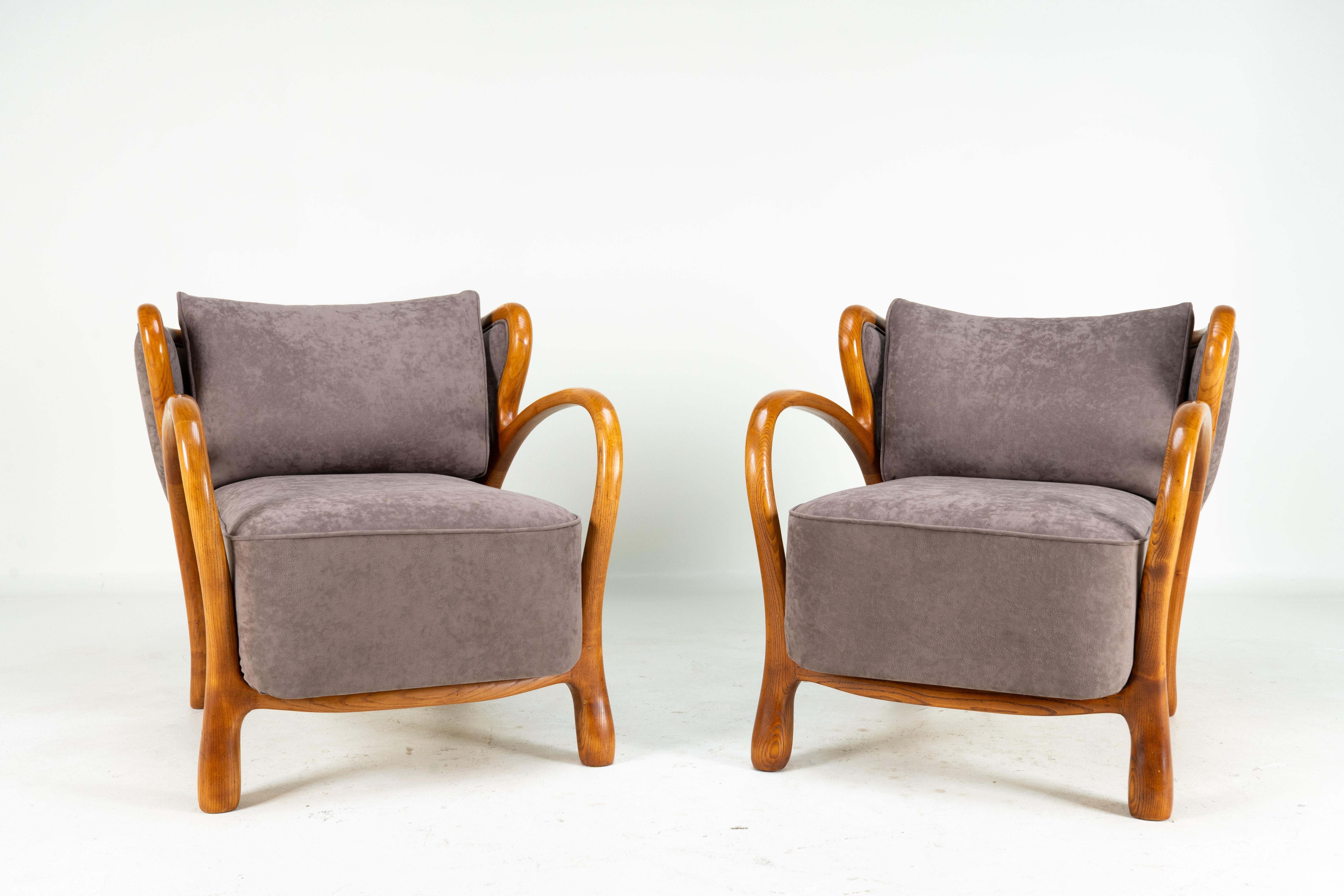 Mid-Century Modern Paire de chaises longues du milieu du siècle avec accoudoirs en Wood Wood en vente